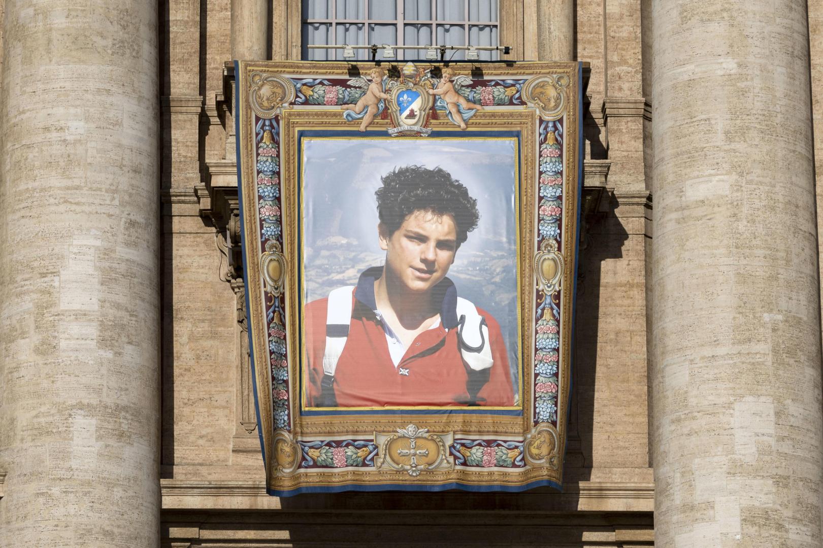 Una imagen de Carlo Acutis en el Vaticano, el 7 de septiembre de 2025, día en que fue canonizado.