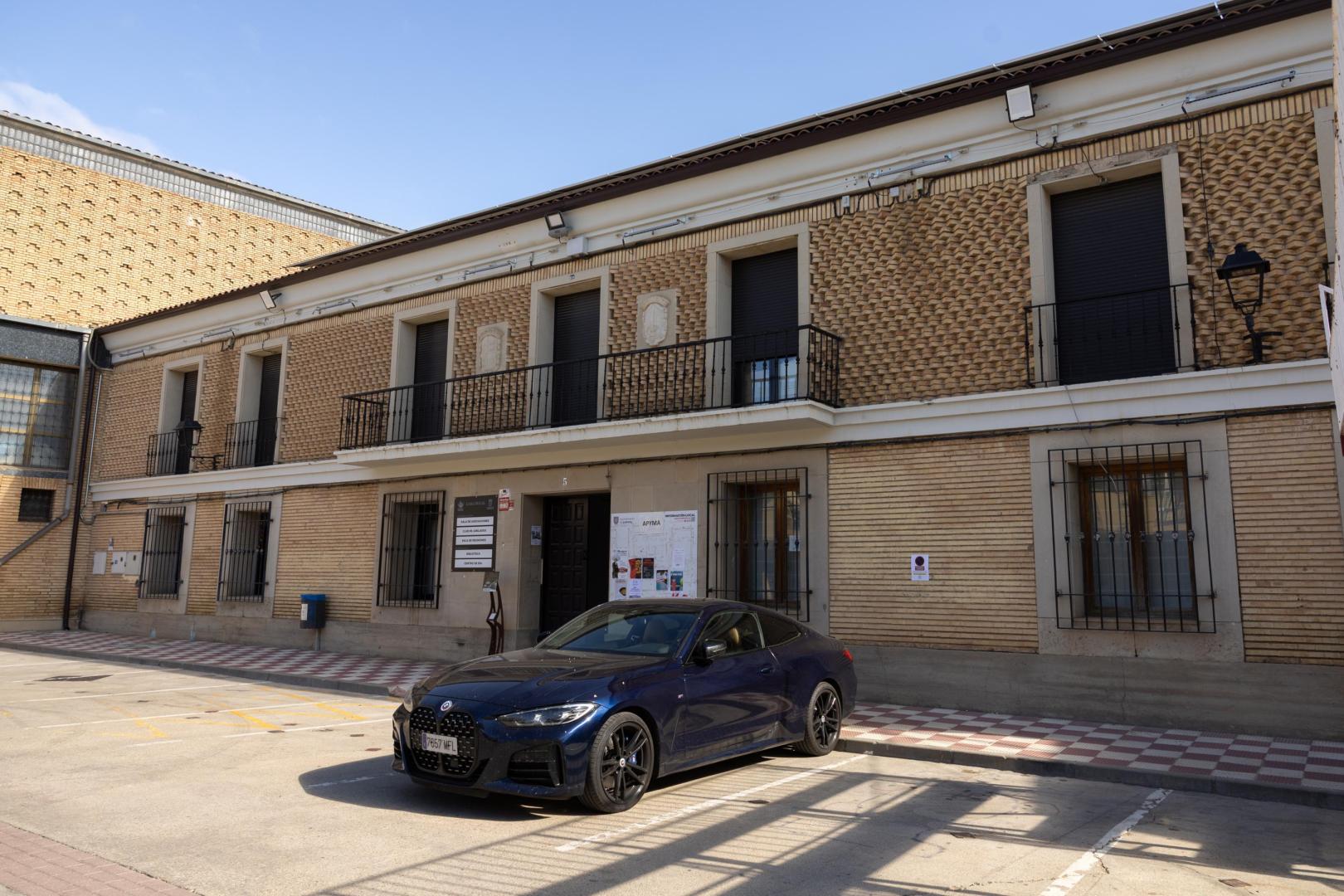 Imagen de la fachada principal de la Casa Ducal de Cadreita, ubicada en la plaza del Ayuntamiento