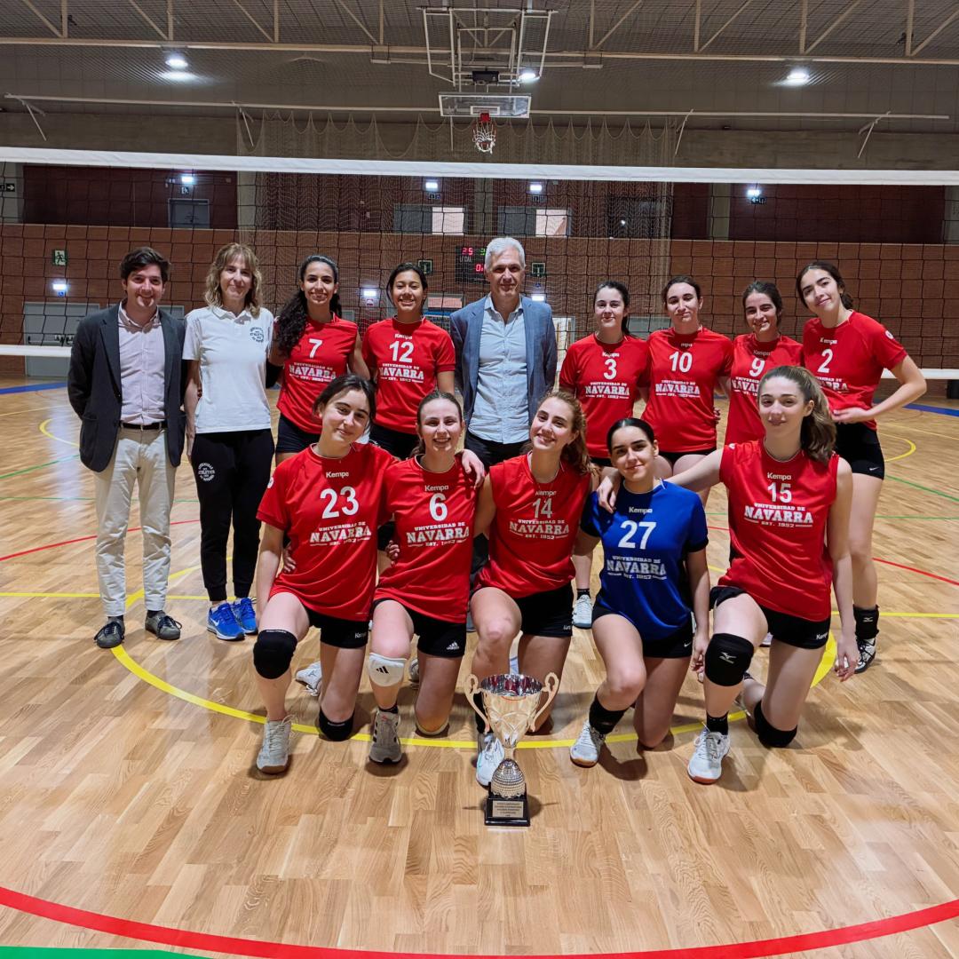 El equipo de voleibol de la UNAV se impuso al de la UPNA en el último Interuniversitario