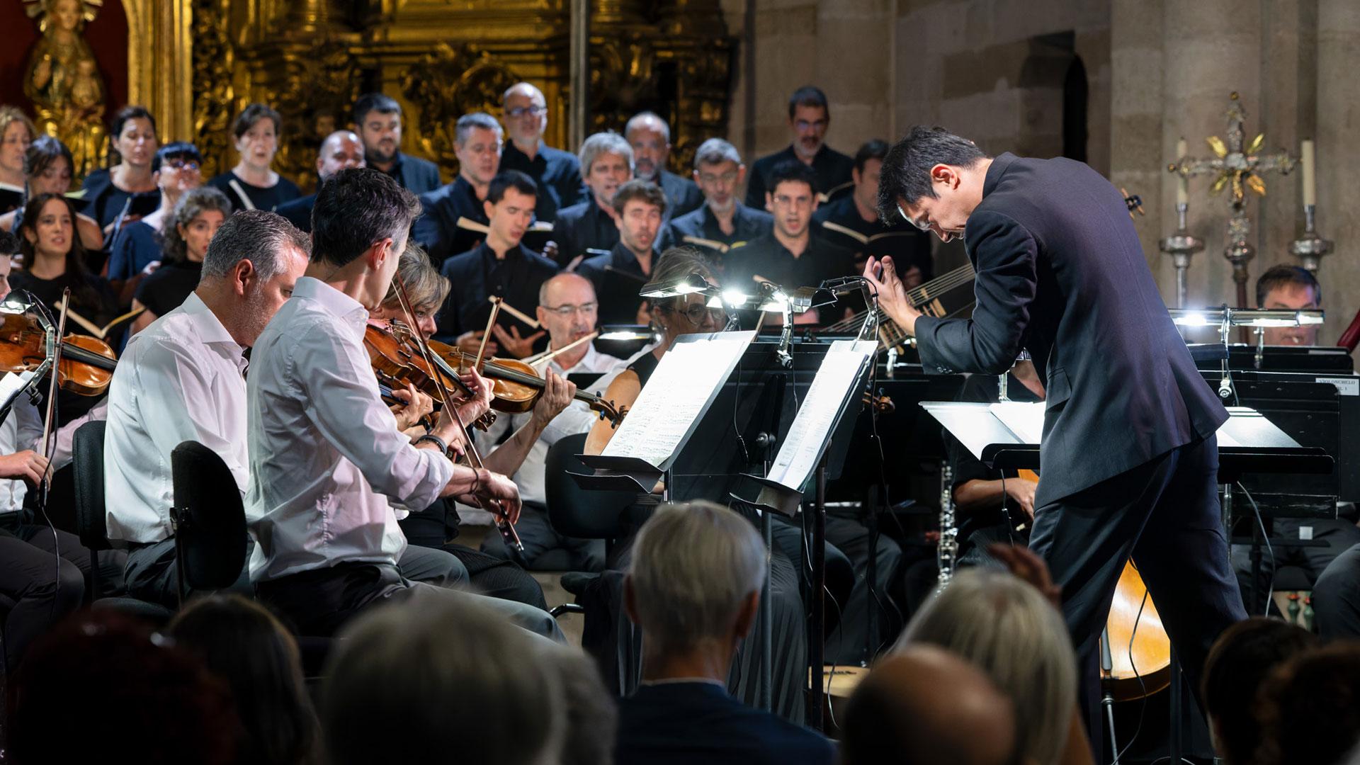 Concierto de Conductus Ensemble y la Orquesta Sinfónica de Navarra en la iglesia de San Miguel