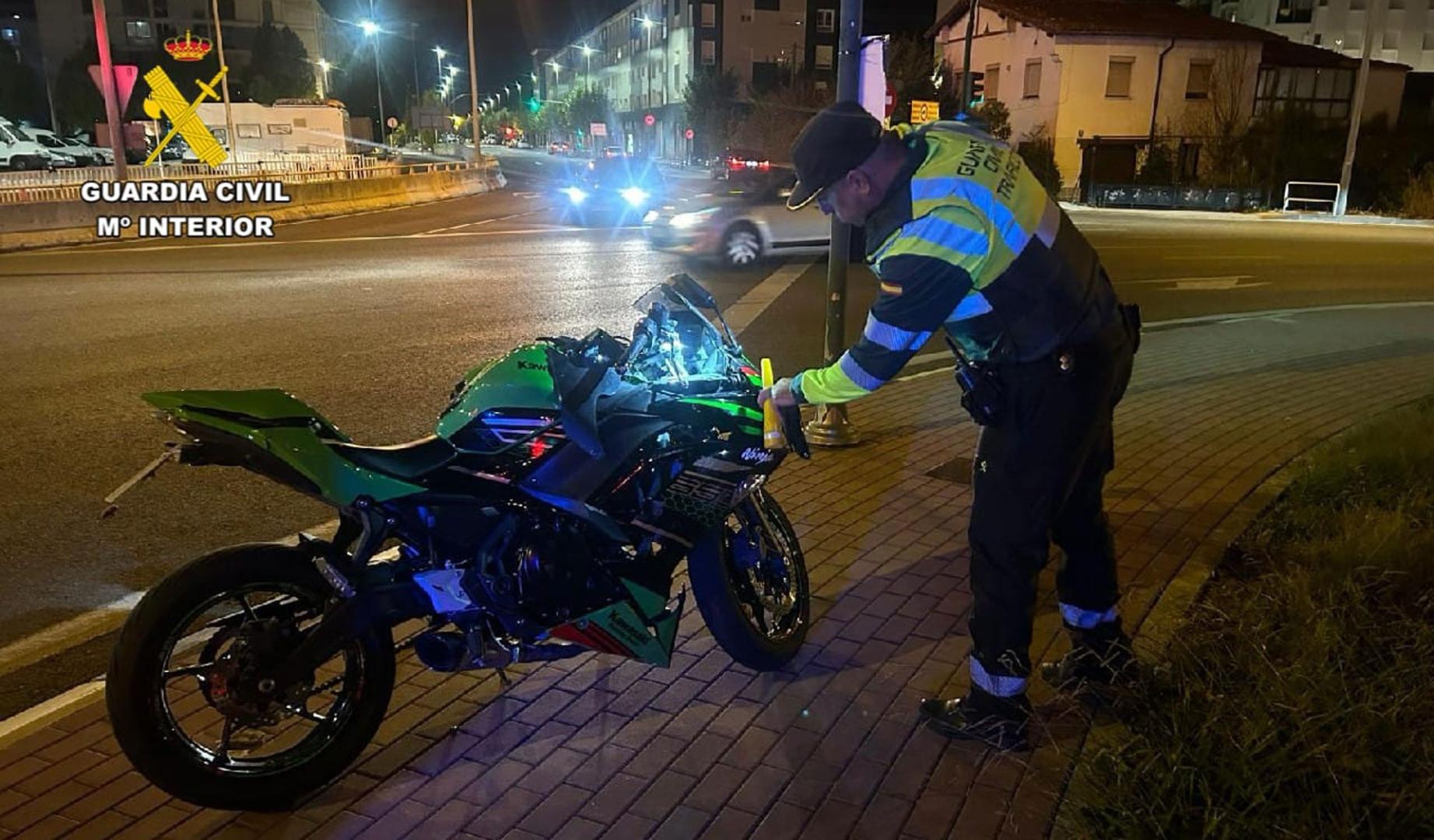 Un motorista de 24 años resultó herido este domingo tras chocar con un coche en la PA-30, en Berrioplano