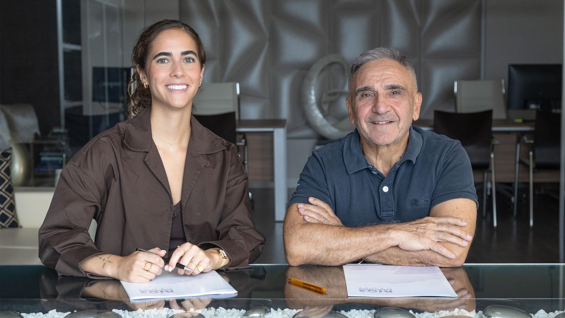 Lidia Ríos, directora corporativa de Ríos Renovables, y Paolo D’Innocenti, director general de Barter, han sido los encargados de firmar la alianza de ambas empresas
