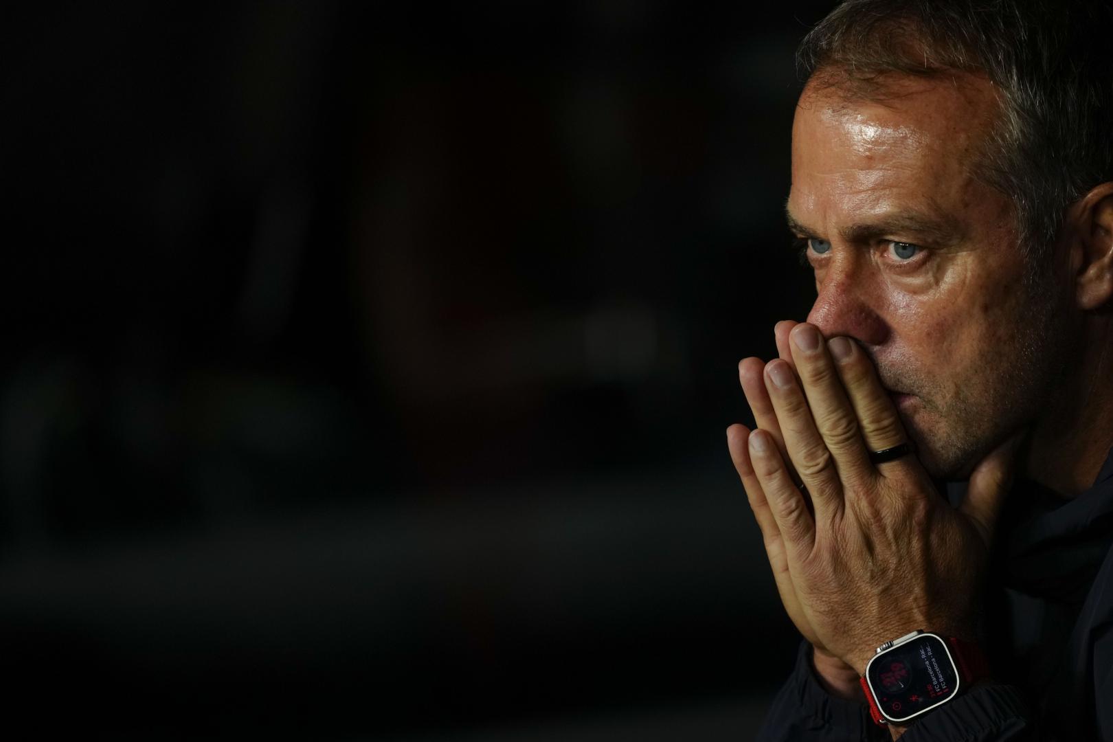 El entrenador del FC Barcelona Hans-Dieter Flick durante el partido contra el Racing Santander en el Camp Nou