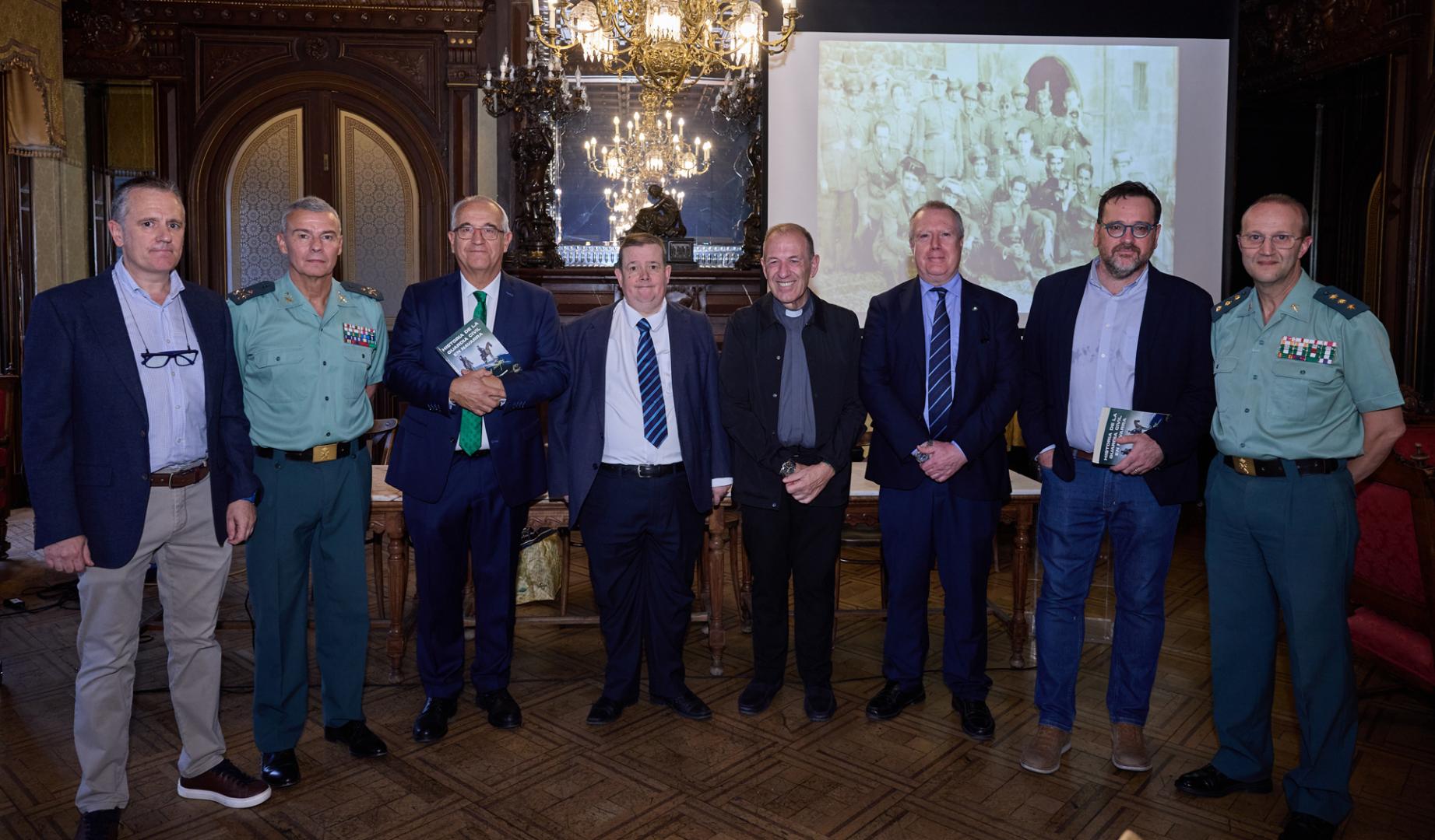 Desde la izda: Pablo Larraz, José Santiago Martín Gómez, Enrique Maya, Jesús Mª Ruiz Vidondo, César Magaña, Carlos Echeverría, Óscar Elía y José Miguel Barbero