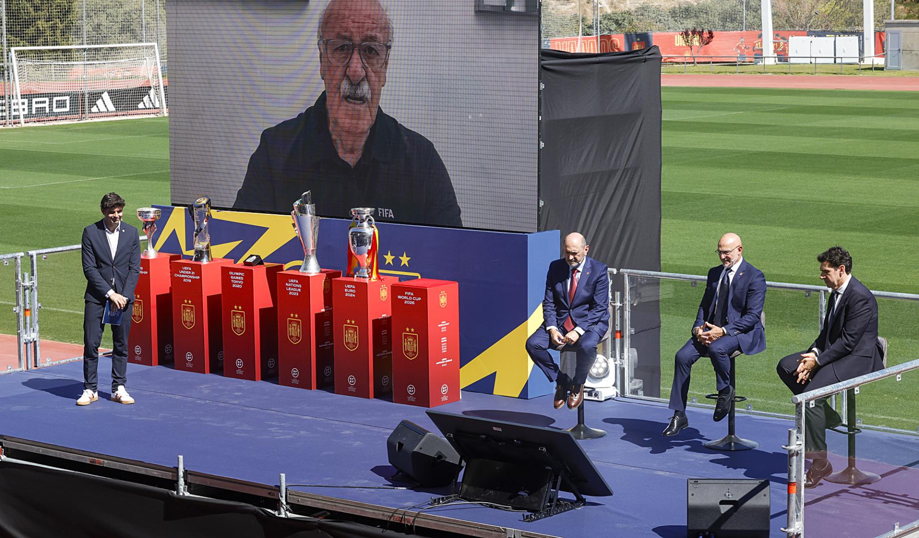 Un momento de la rueda de prensa de la renovación de Luis de la Fuente como seleccionador hasta 2032