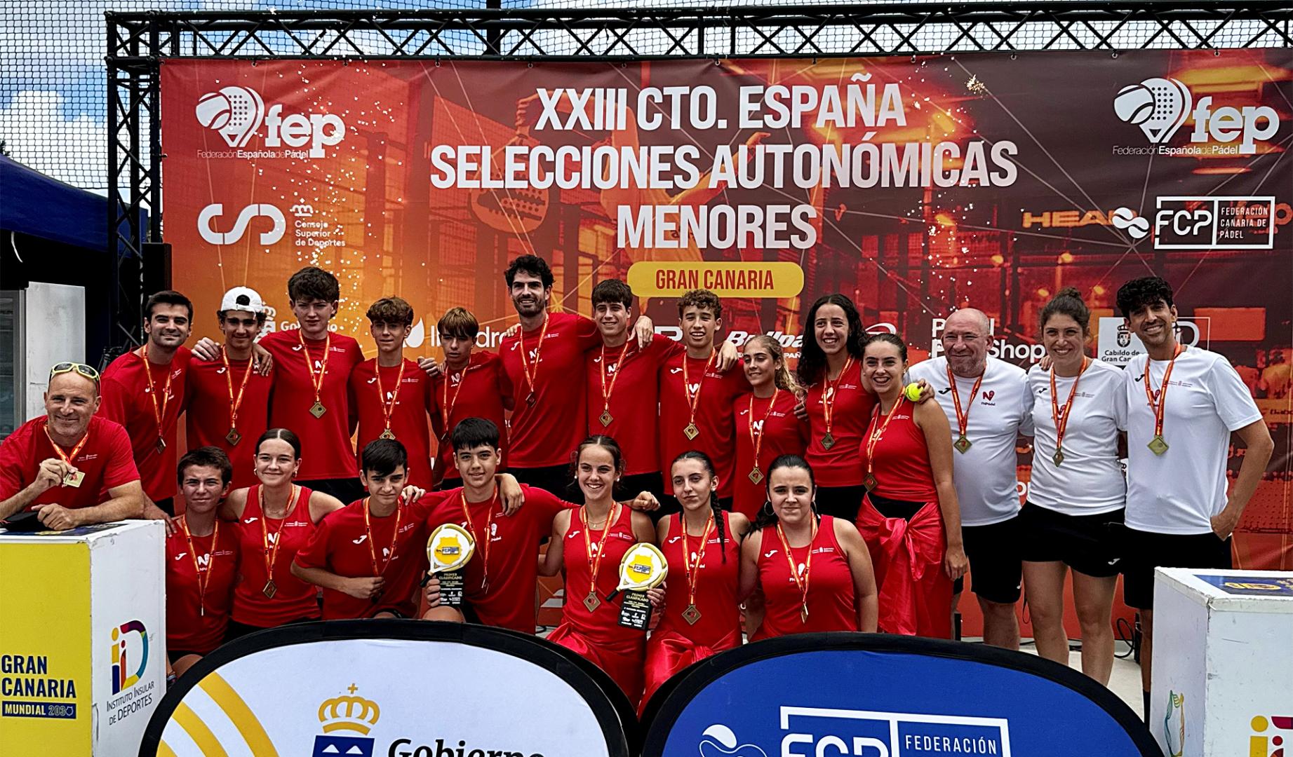 Los integrantes de las selecciones masculina y femenina de Navarra en el Campeonato de España por Selecciones Autonómicas de Menores