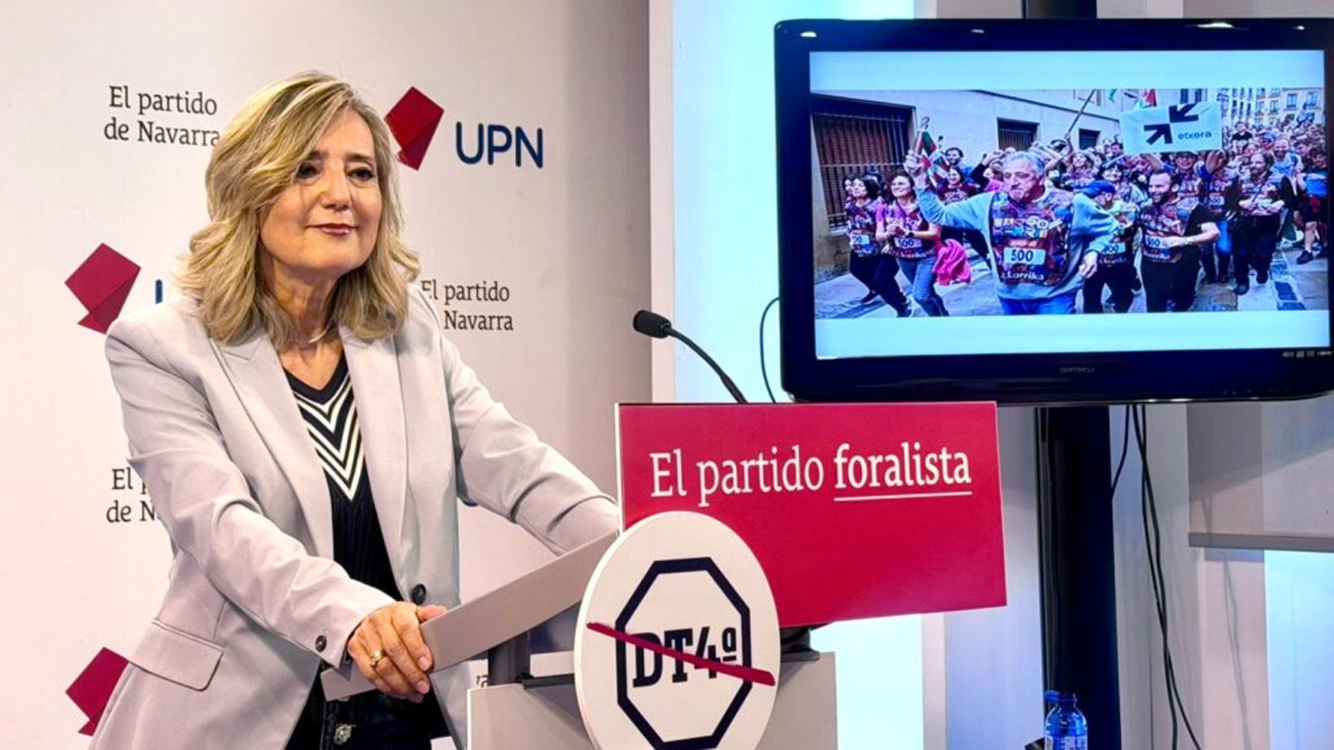 La presidenta de UPN, Cristina Ibarrola, en la rueda de prensa en la que ha presentado las 28 enmiendas registradas por su partido a la ley de víctimas del terrorismo