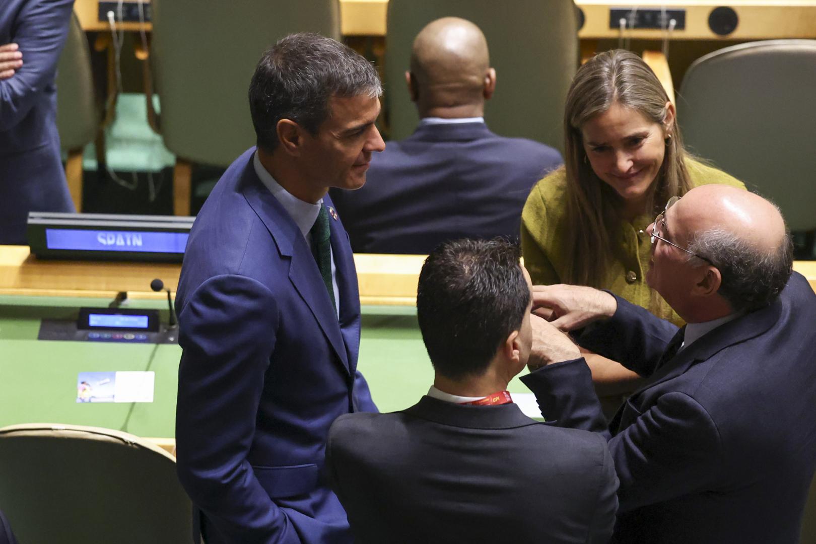 El presidente del Gobierno de España, Pedro Sánchez, y la vicepresidenta tercera y ministra para la Transición Ecológica Sara Aagesen, antes del inicio del 81.º periodo de sesiones de la Asamblea General de las Naciones Unidas (ONU)