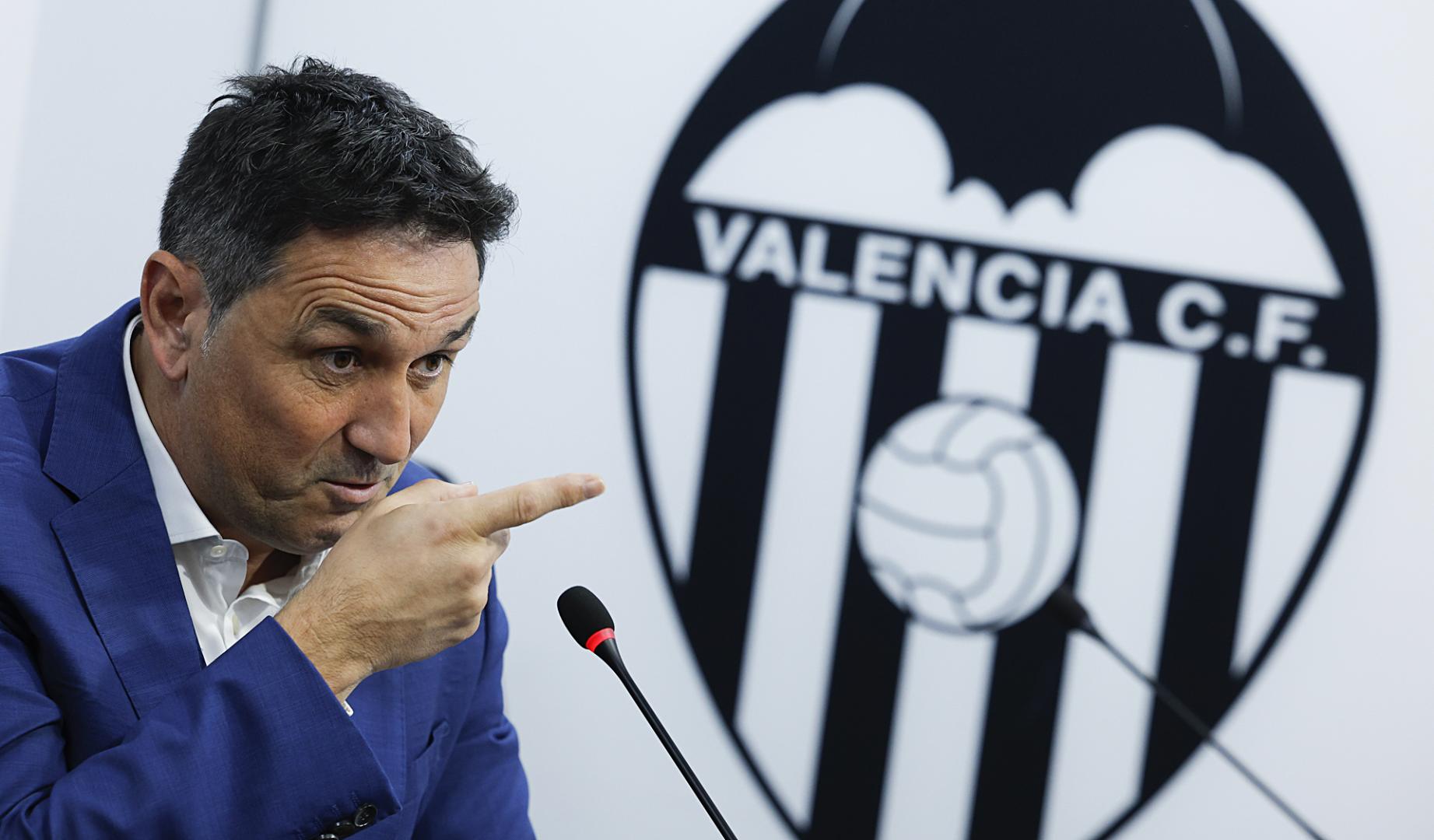 El director deportivo del Valencia CF, Braulio Vázquez, durante su presentación ante los medios de comunicación