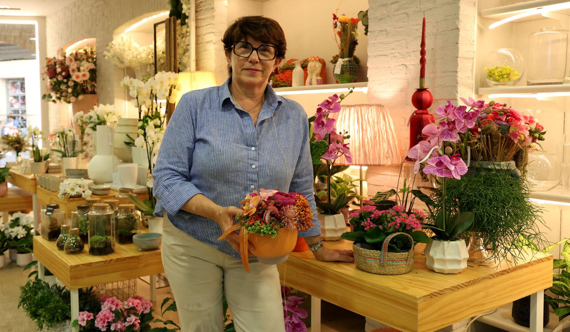 Uxua Cierbide, en la floristería que regenta desde hace 39 años