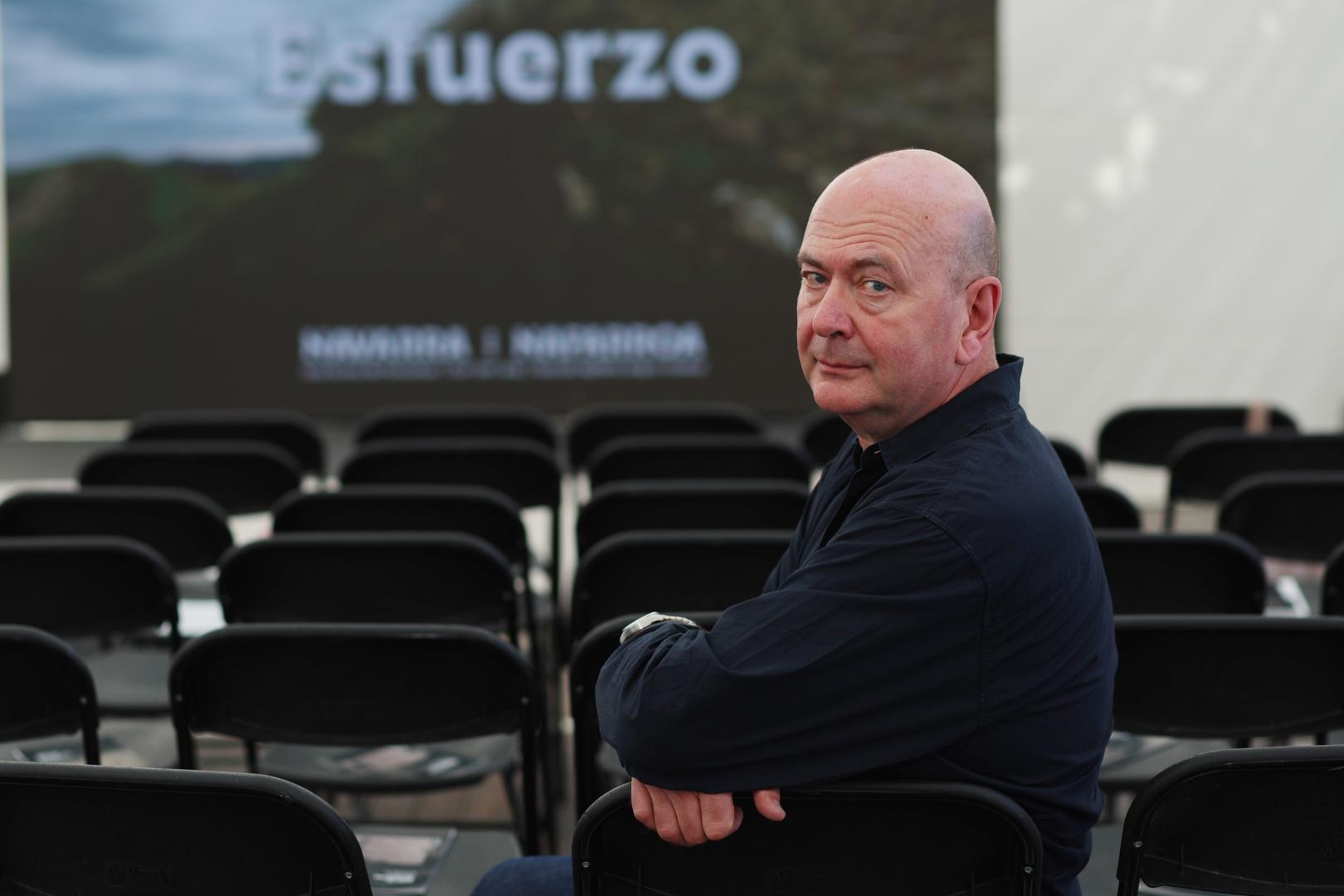 Luca Selva en la carpa donde tienen lugar los III Encuentros de Navarra-La vivienda que queremos