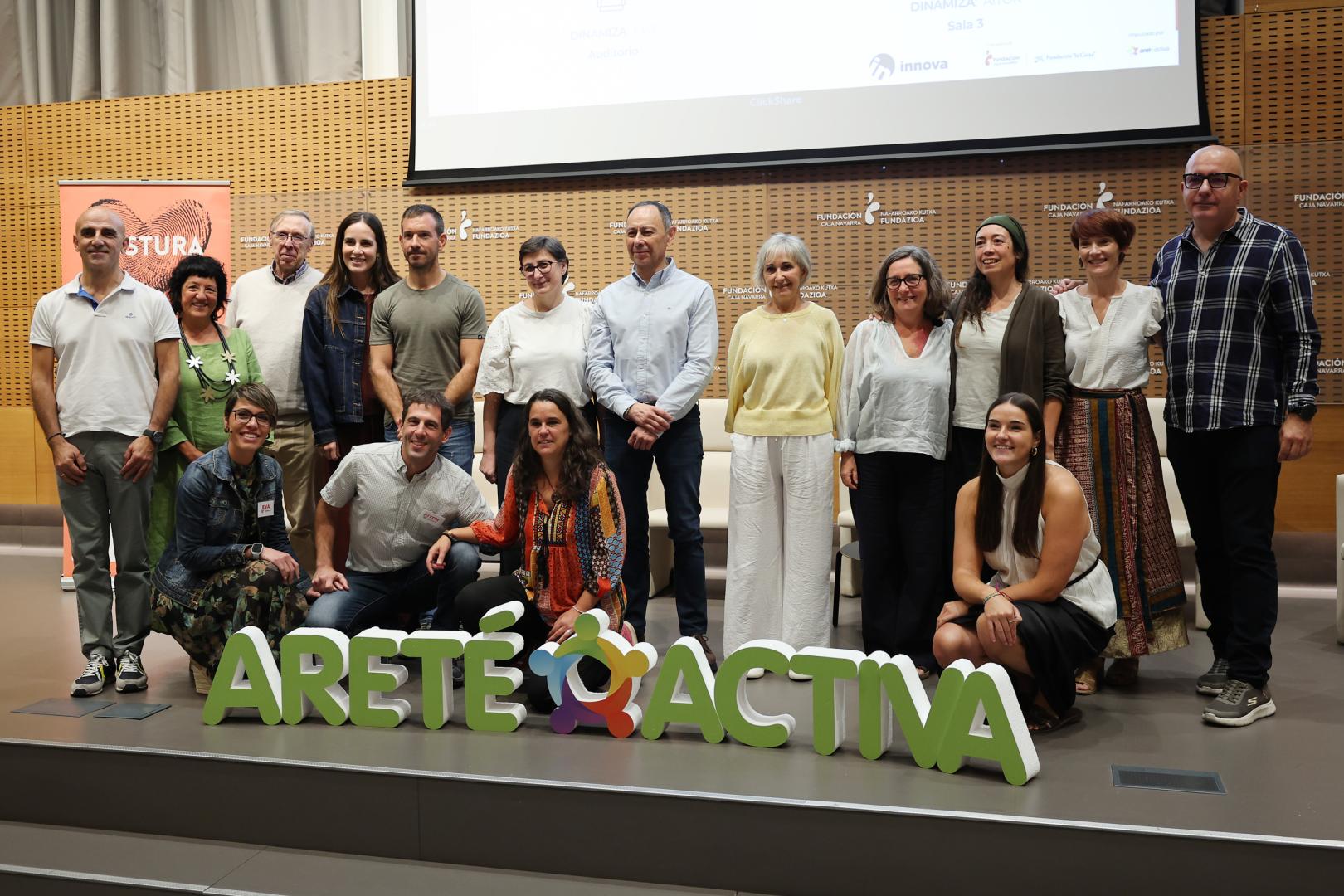 Promotores, colaboradores y participantes en el proyecto Gustura, que ha trabajado sobre la convivencia en zonas rurales