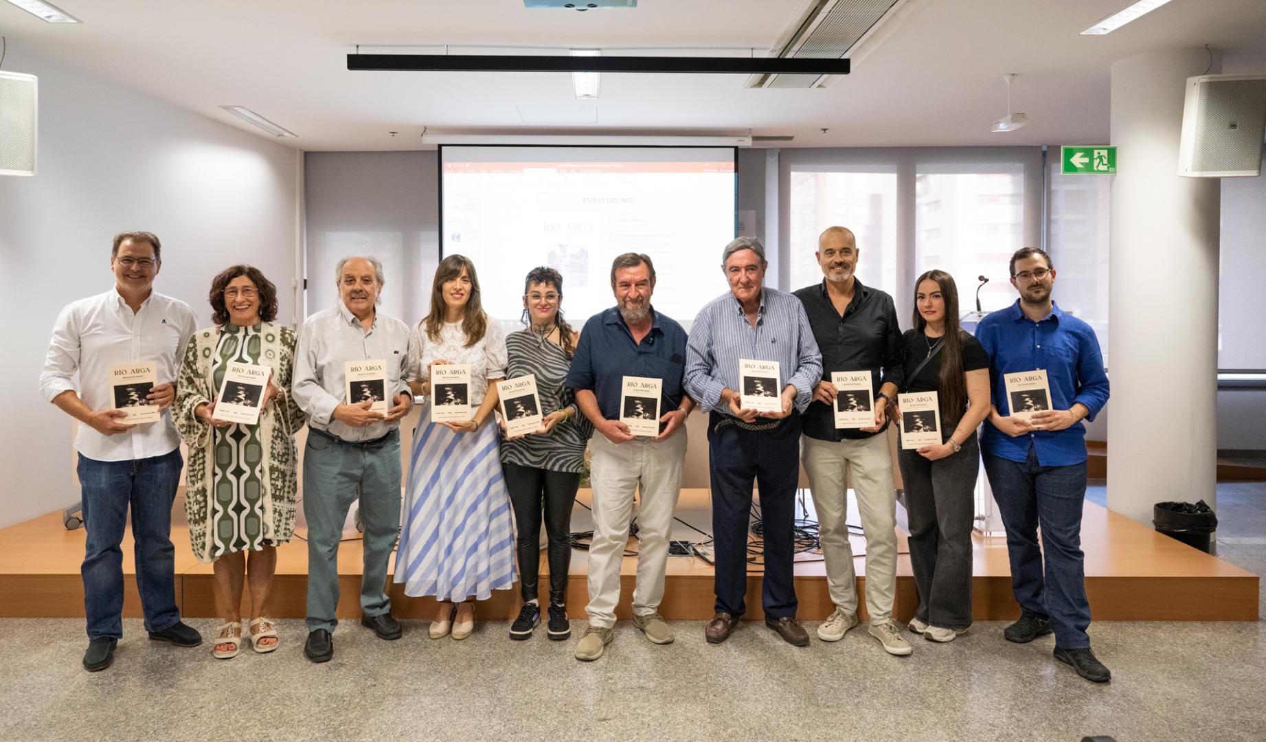 Varios de los participantes en la presentación del número 160 de la revista Río Arga.
