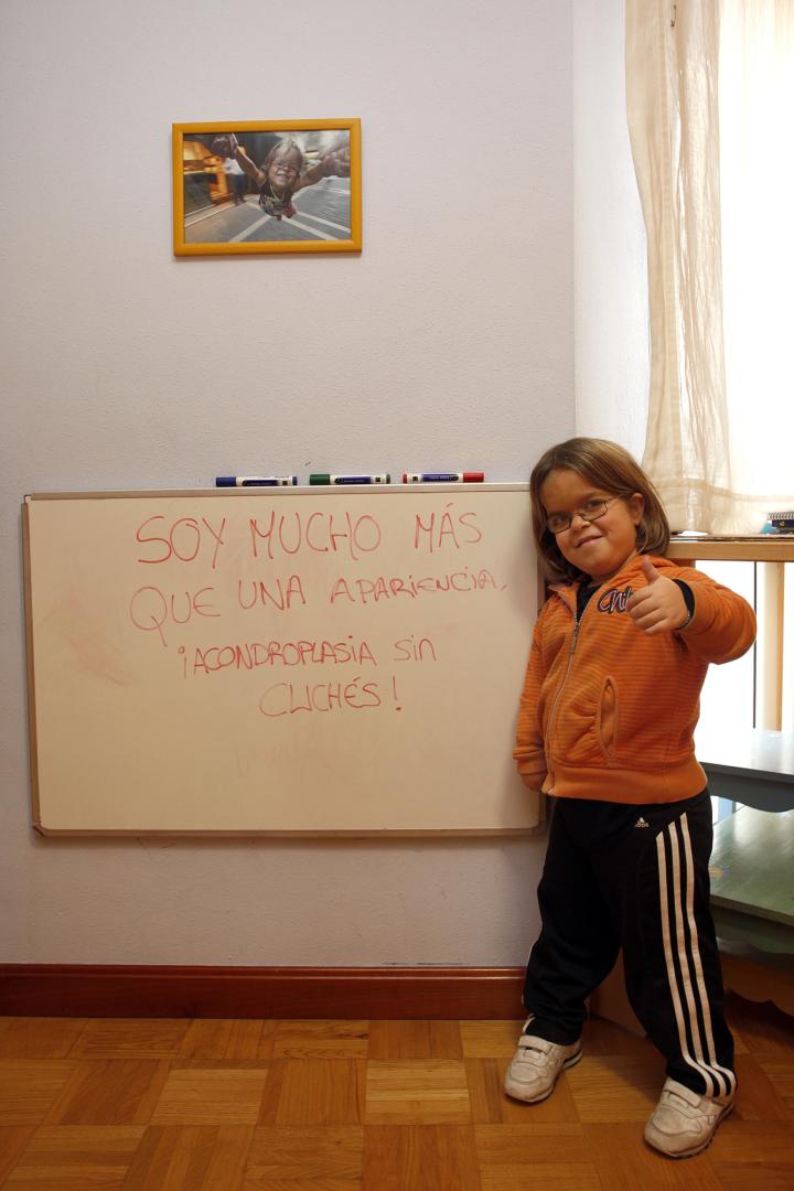 Maia, con 11 años, escribió en la pizarra de su habitación cómo se sentía.