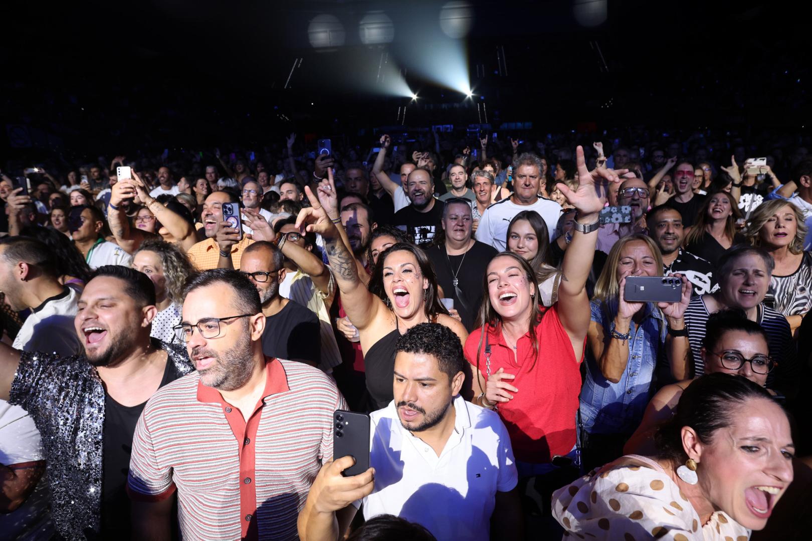El público de las primeras filas vibró con las canciones de Mónica Naranjo