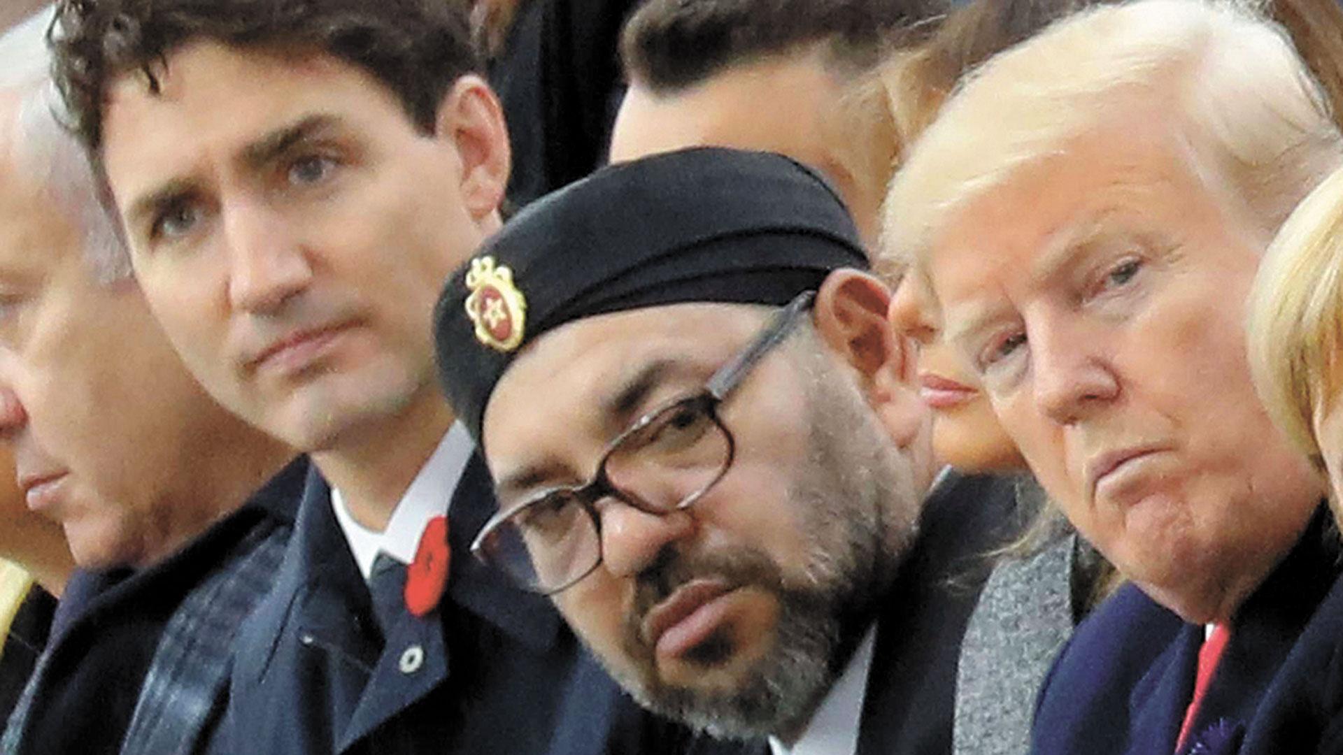El rey de Marruecos, Mohamed VI, y el presidente de EE UU, Donald Trump, en un acto en París en 2018