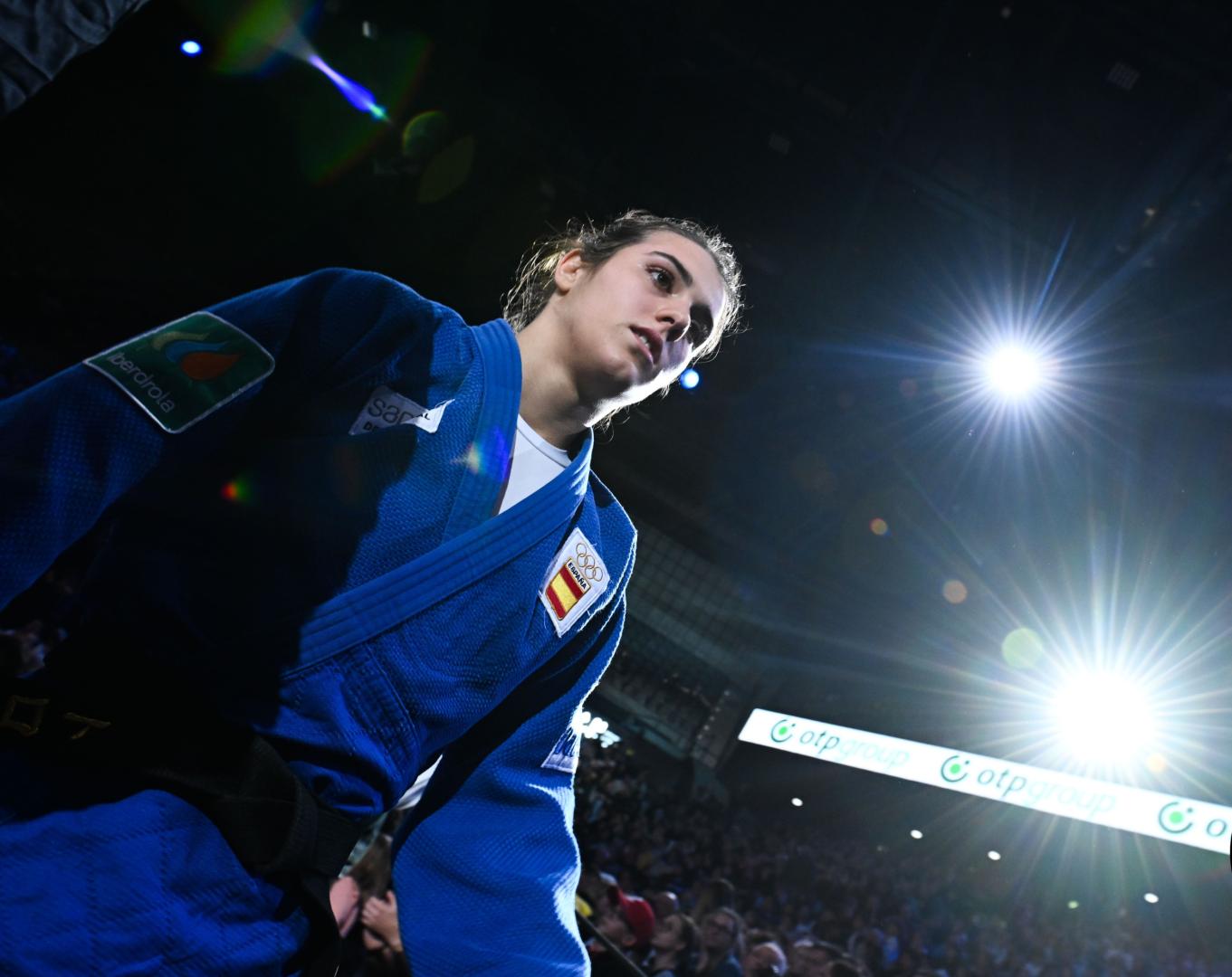 Ariane Toro, saltando al tatami en el último Grand Slam de París en el que se colgó la medalla de plata