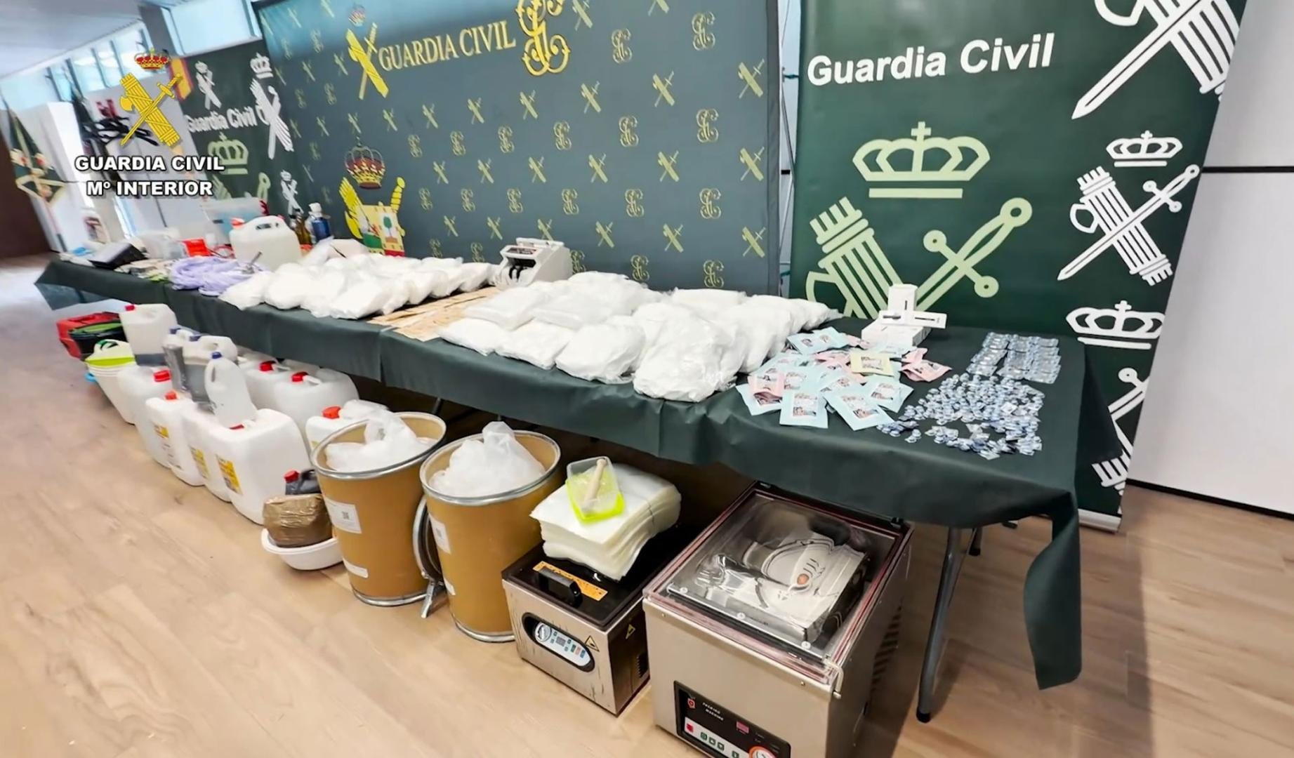 La Guardia Civil ha desarticulado en Barakaldo (Bizkaia) un laboratorio clandestino con capacidad para producir hasta 200 kilos de speed a la semana