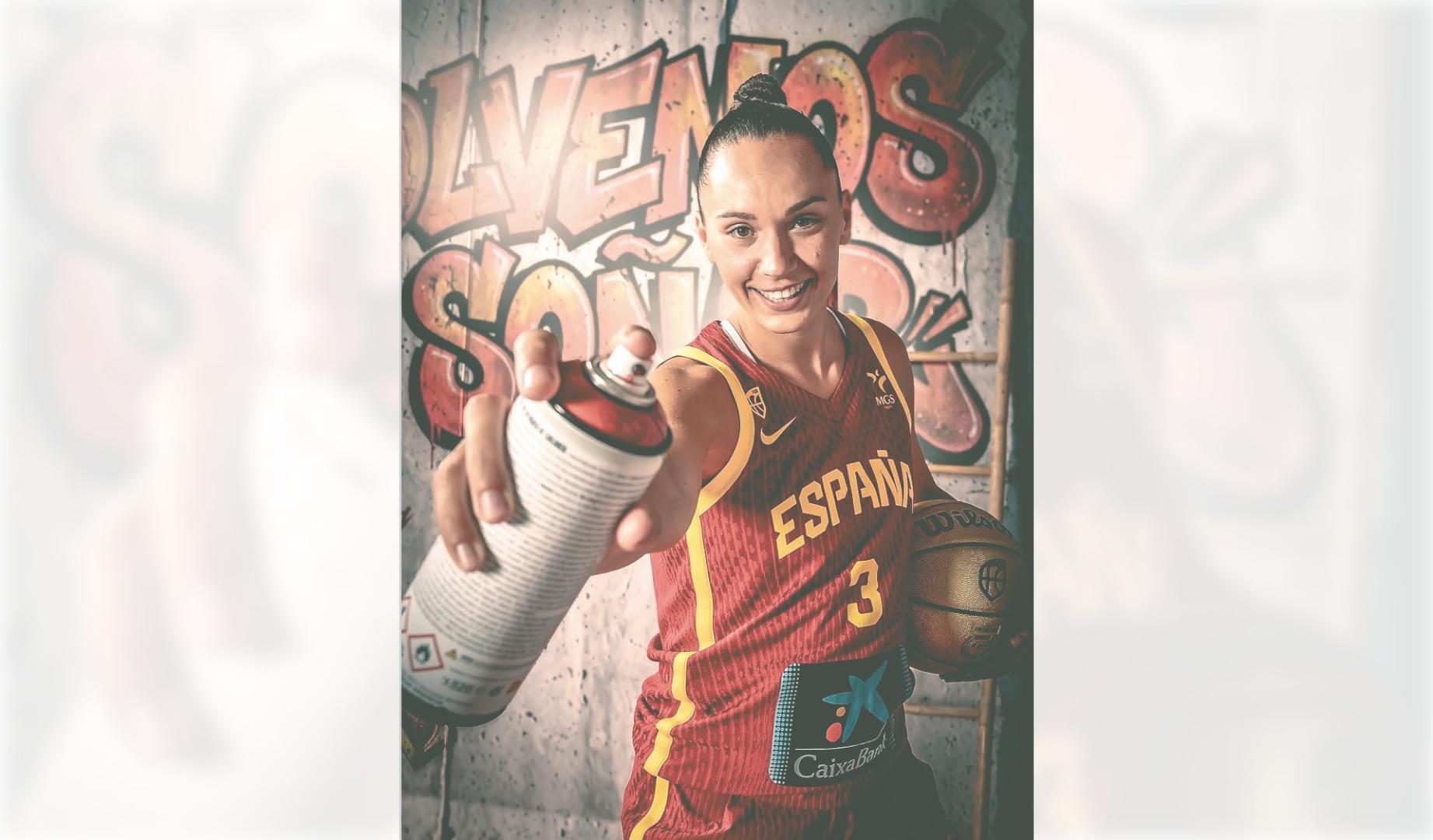 Irati Etxarri en la campaña de presentación de la selección española, previa al Mundial