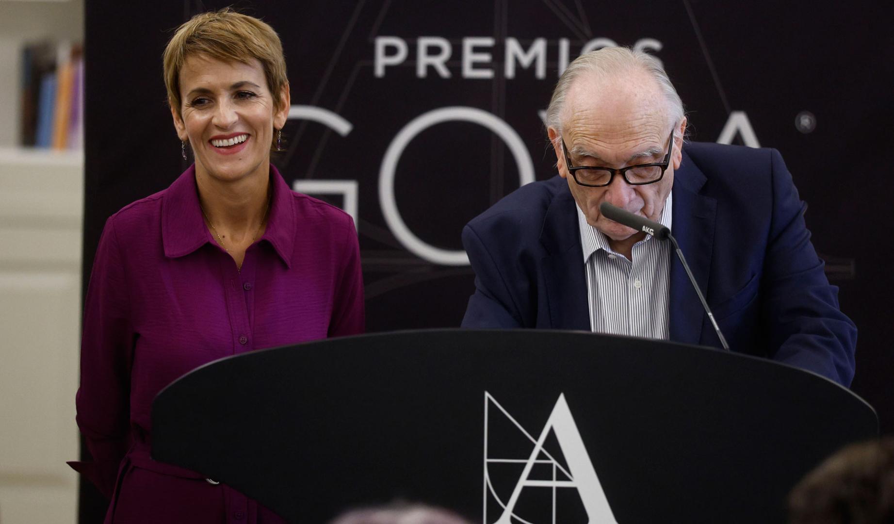 El presidente de la Academia de Cine, Fernando Méndez-Leite, acompañado de la presidenta de Navarra María Chivite, este miércoles en Madrid.