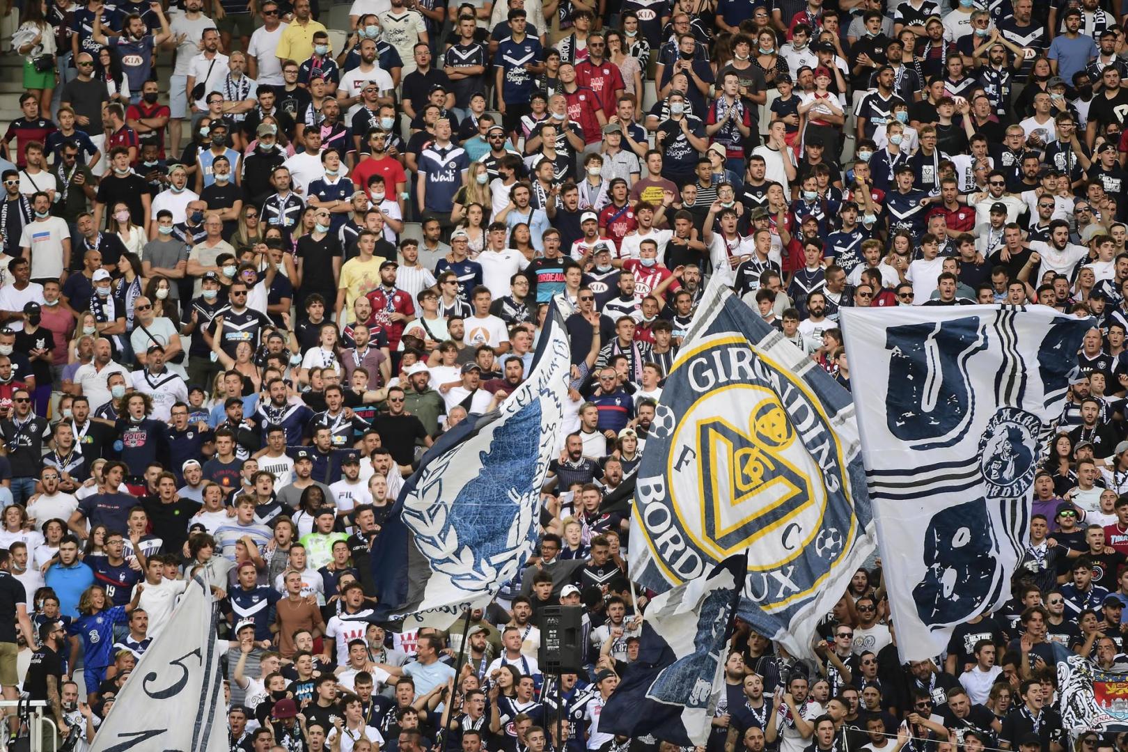 Fotografía de archivo de aficionados del Girondins de Burdeos durante un partido