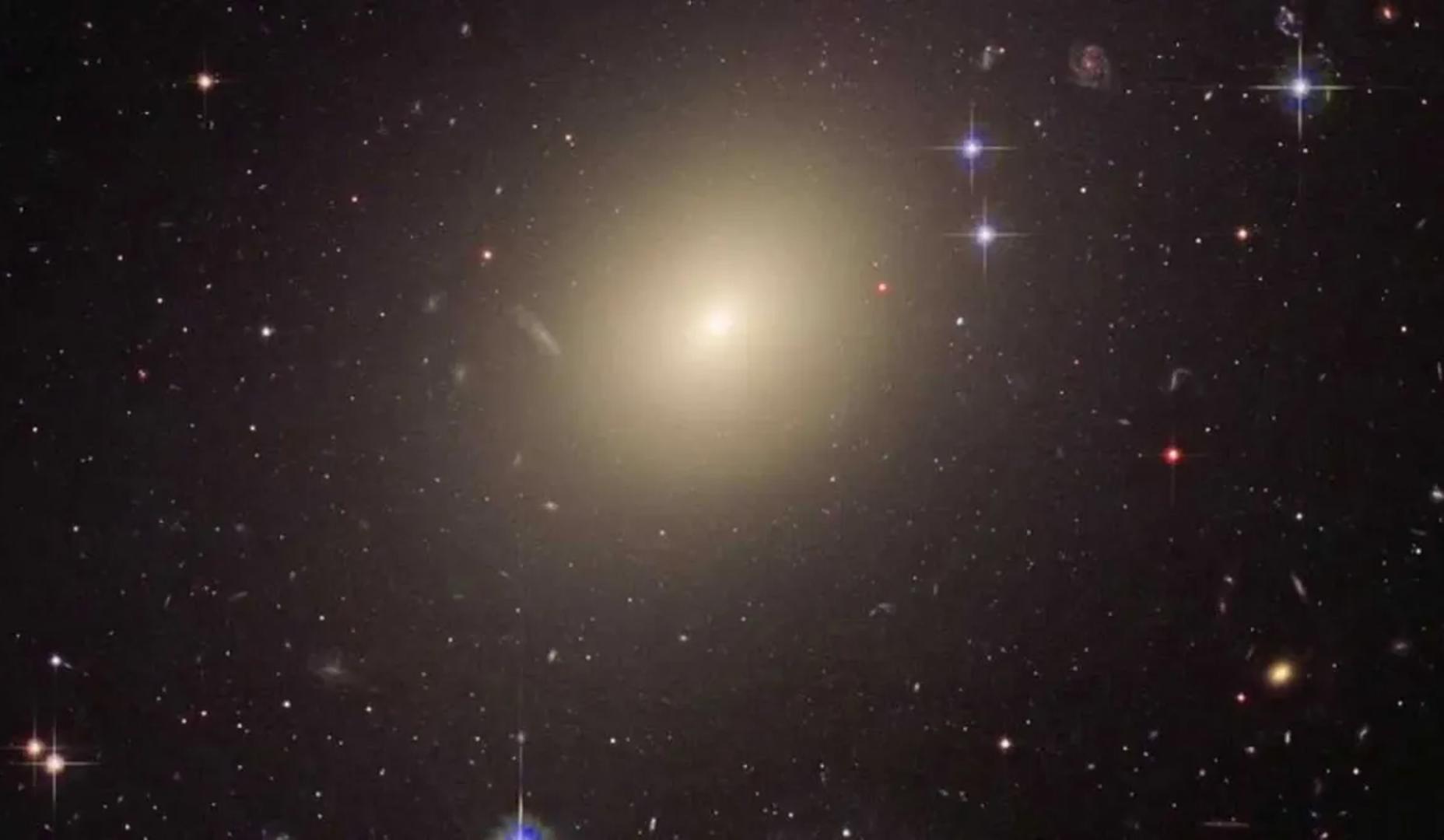 Galaxia IC 1101