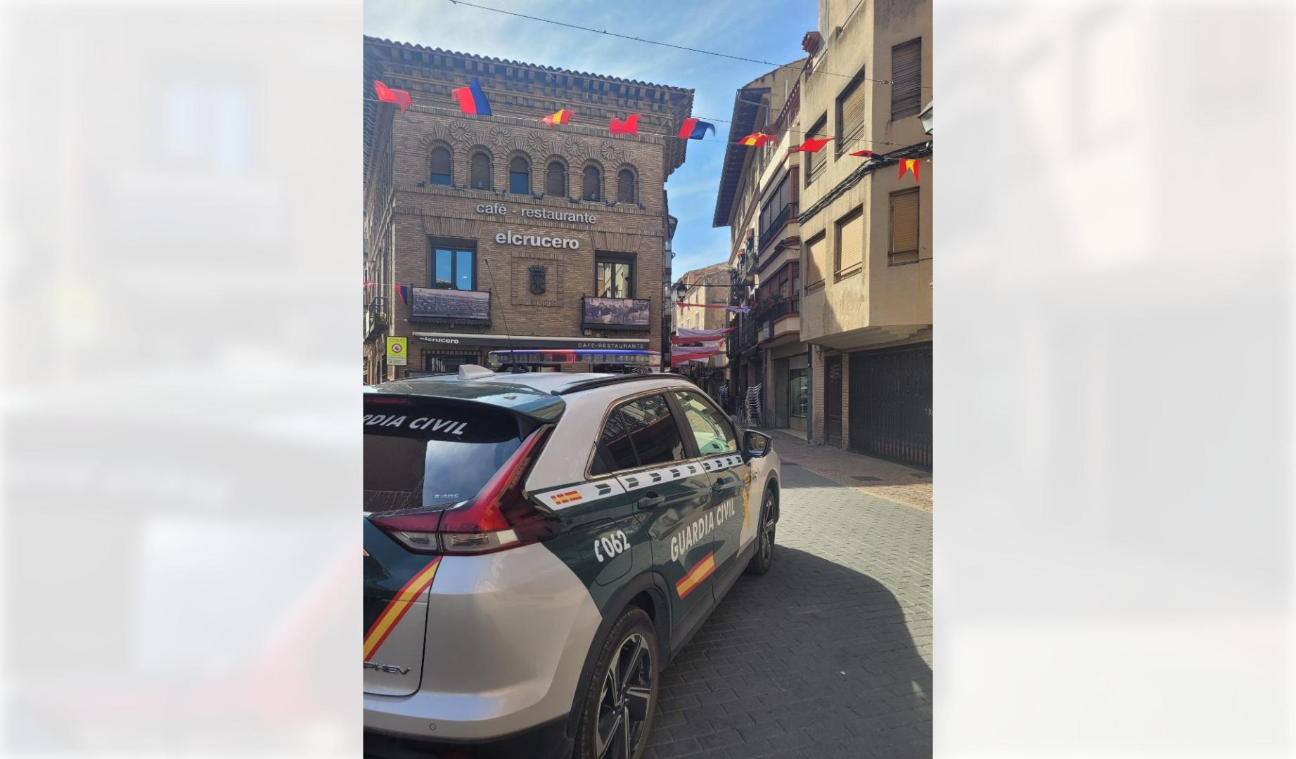 Un vehículo de la Guardia Civil en Corella
