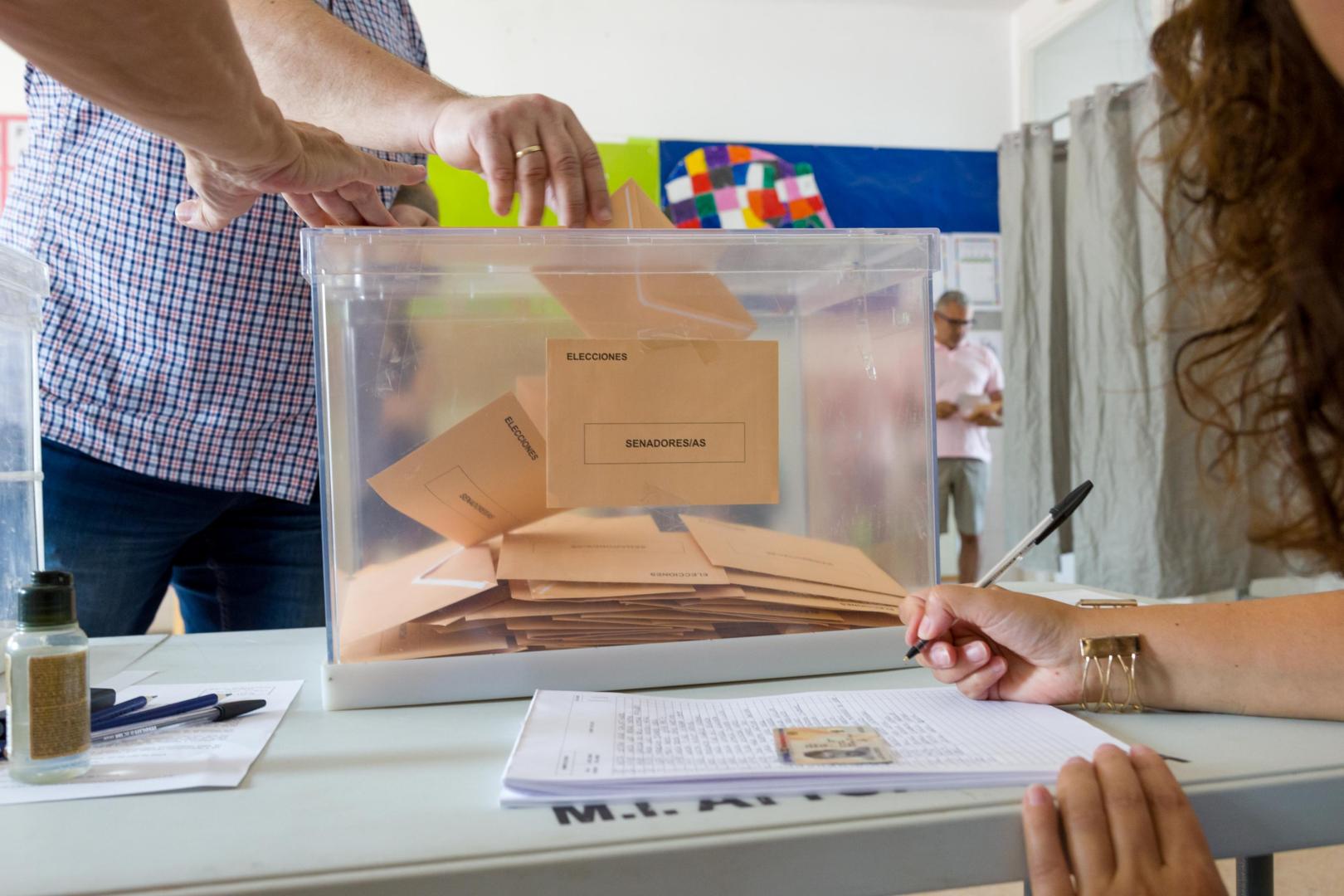 A: BLANCA ALDANONDO F: 23/07/2023 P: L: TUDELA T: ELECCIONES GENERALES 23J. MESAS ELECTORALES. URNAS. COLEGIO ELECTORAL DE GRISERAS