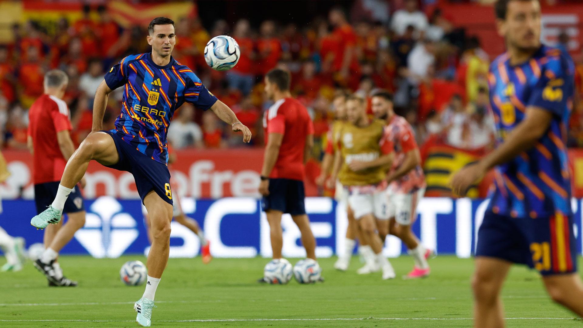El centrocampista de la selección española, Fabián, durante el calentamiento previo al partido de la Liga de Naciones entre España y Croacia