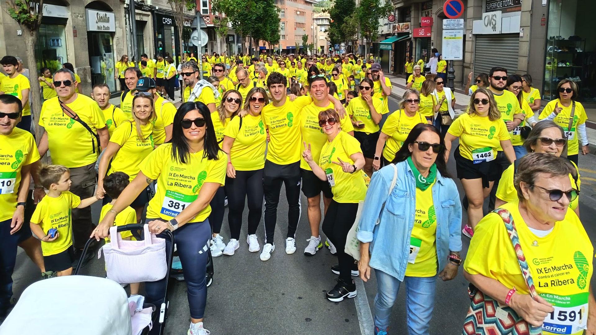Vídeo de la salida de la IX Marcha Contra el Cáncer de la Ribera en la que participan más de 5.000 personas