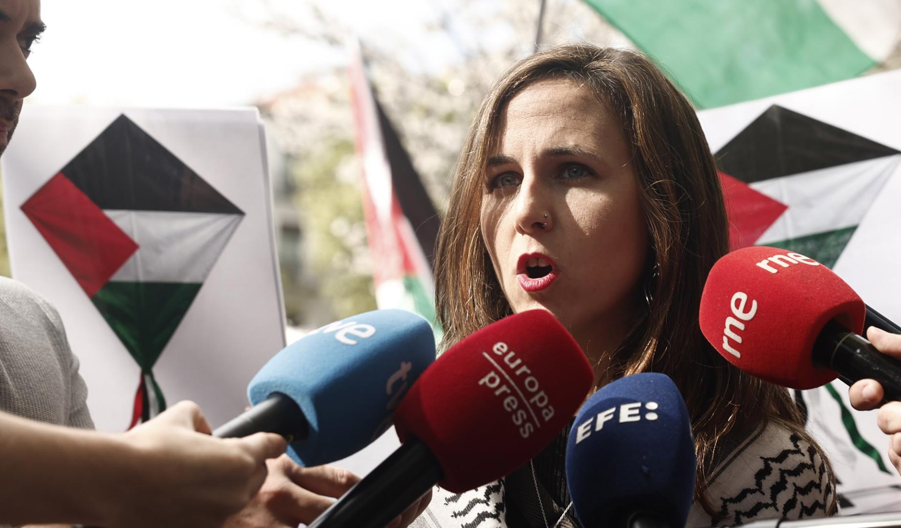 La secretaria general de Podemos, Ione Belarra hace declaraciones a los medios este domingo antes de participar en una manifestación por Palestina