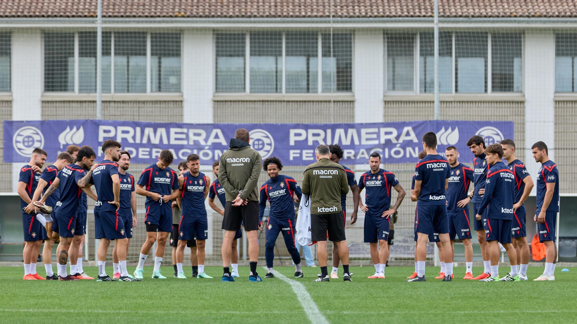La plantilla de Osasuna y el cuerpo técnico, este sábado en Tajonar