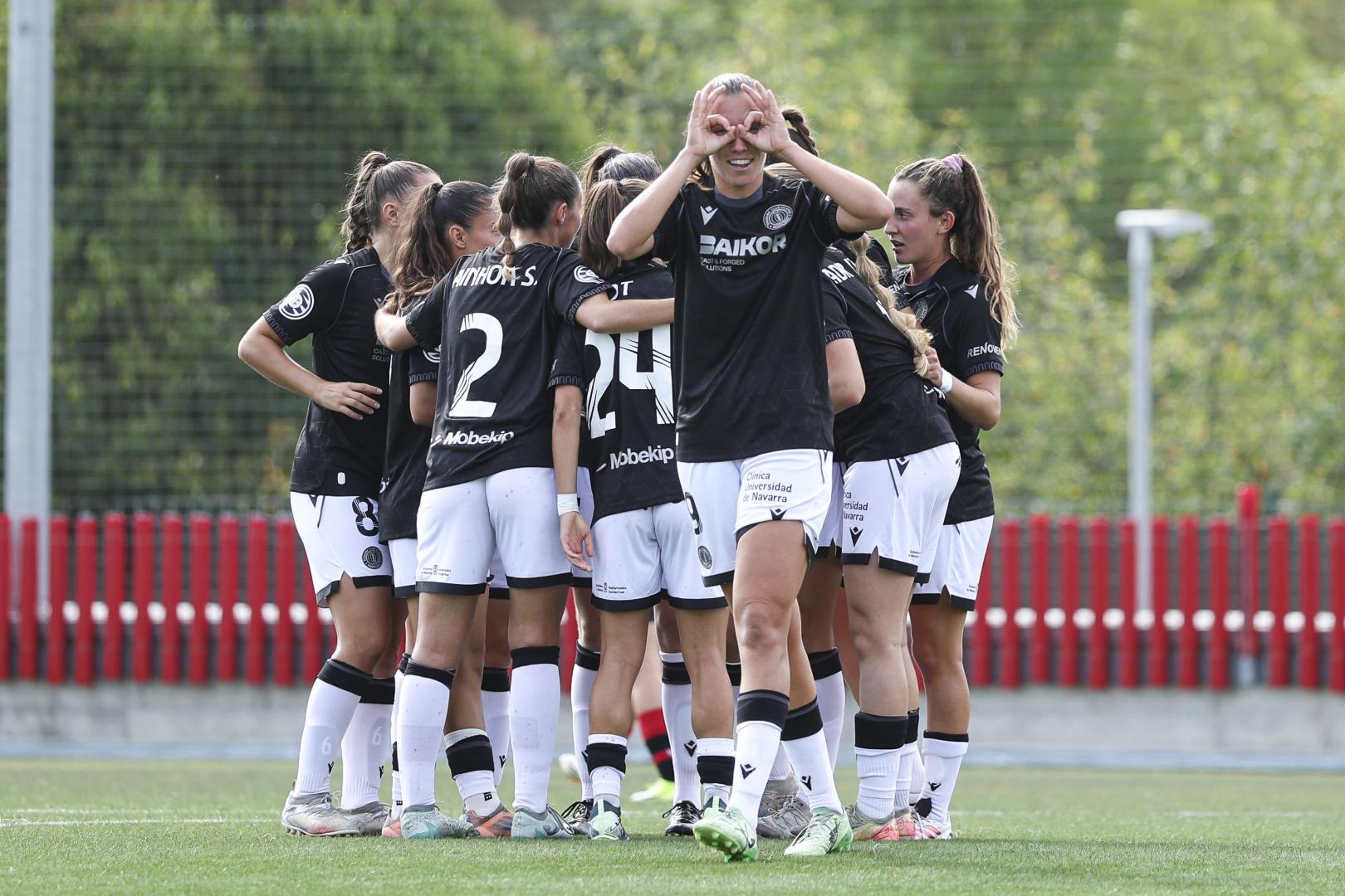 Claudia G., goleadora en Lezama, celebra el 1-0 de Osasuna