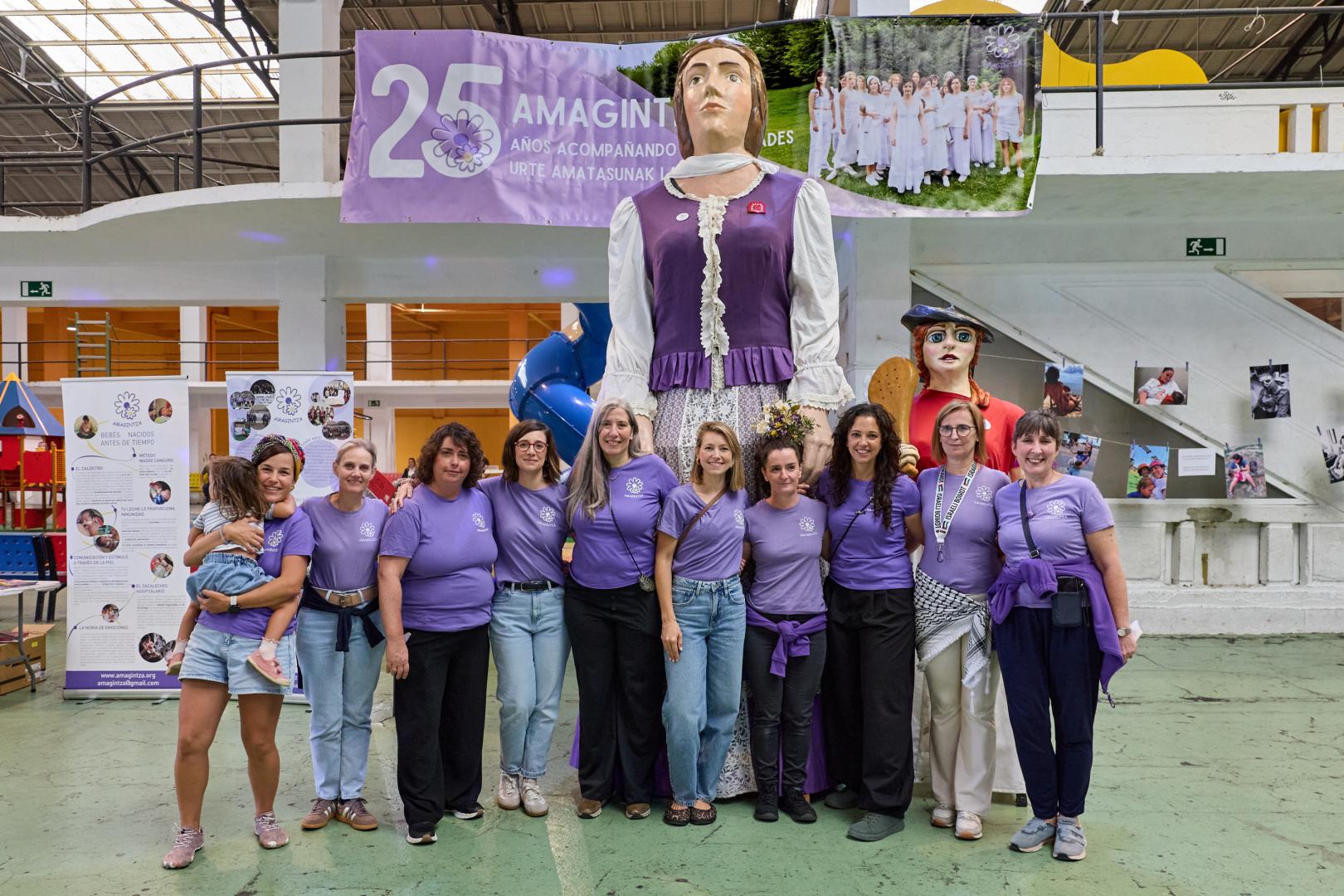 Integrantes de Amagintza, en la fiesta celebrada este domingo en la antigua estación de autobuses de Pamplona