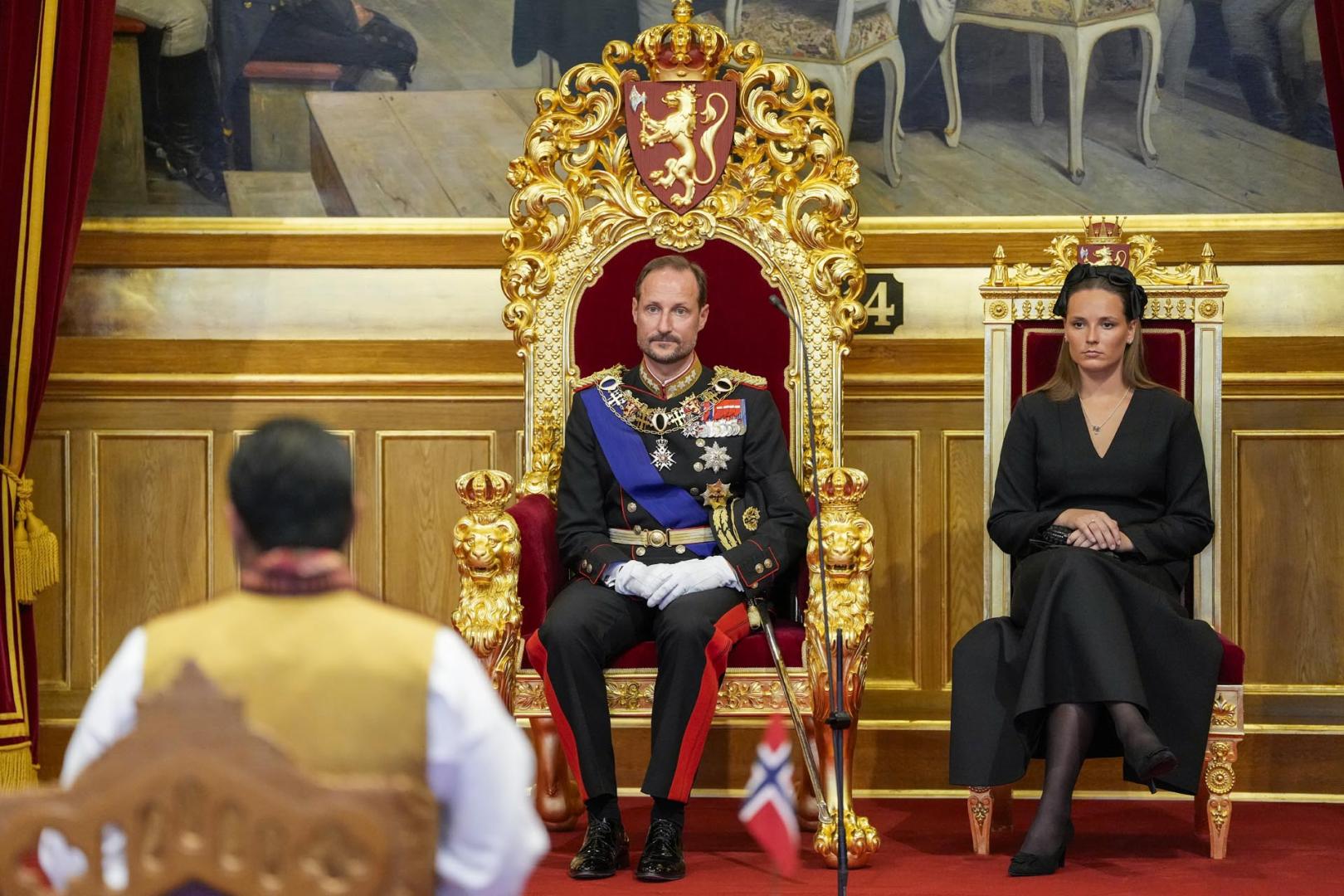 Haakon y su hija Ingrid presidieron la apertura del Parlamento noruego