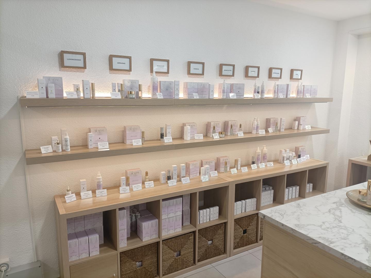 La nueva boutique de SESHAICARE ubicada en el Centro Comercial Mercado de Ermitagaña en Pamplona
