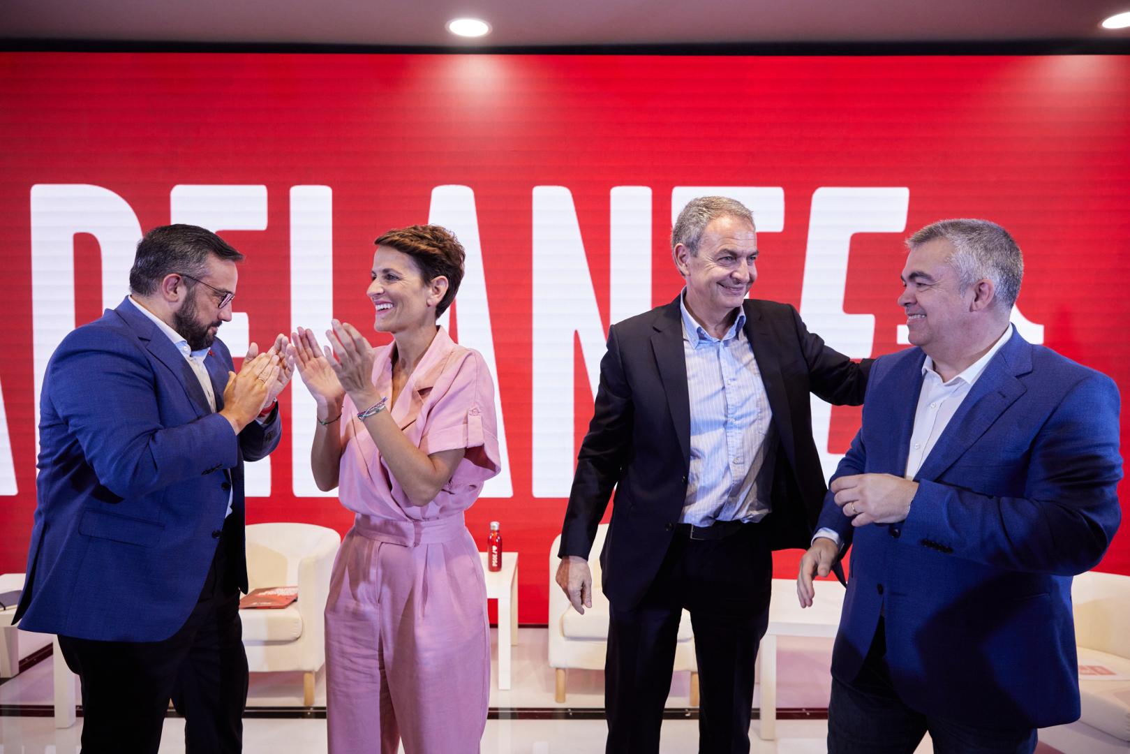 Acto de campaña el 17 de julio de 2023 en Pamplona, con los candidatos al Congreso y al Senado, Santos Cerdán y Javier Remírez; la secretaria general del PSN, María Chivite, y el expresidente José Luis Rodríguez Zapatero