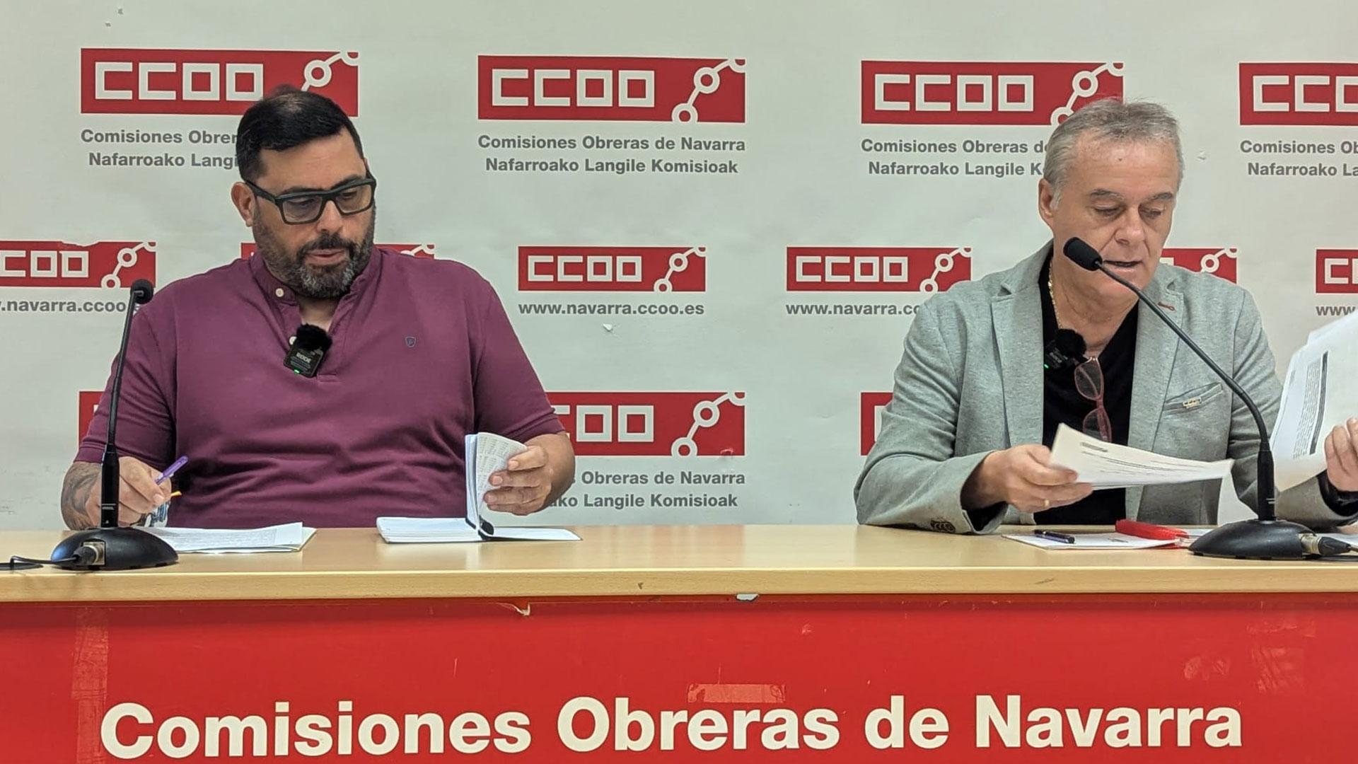 El secretario general de CC OO en Navarra, José Manuel Romeo, y su secretario de Acción Sindical, Protección Social y Salud Laboral, Alfredo Sanz