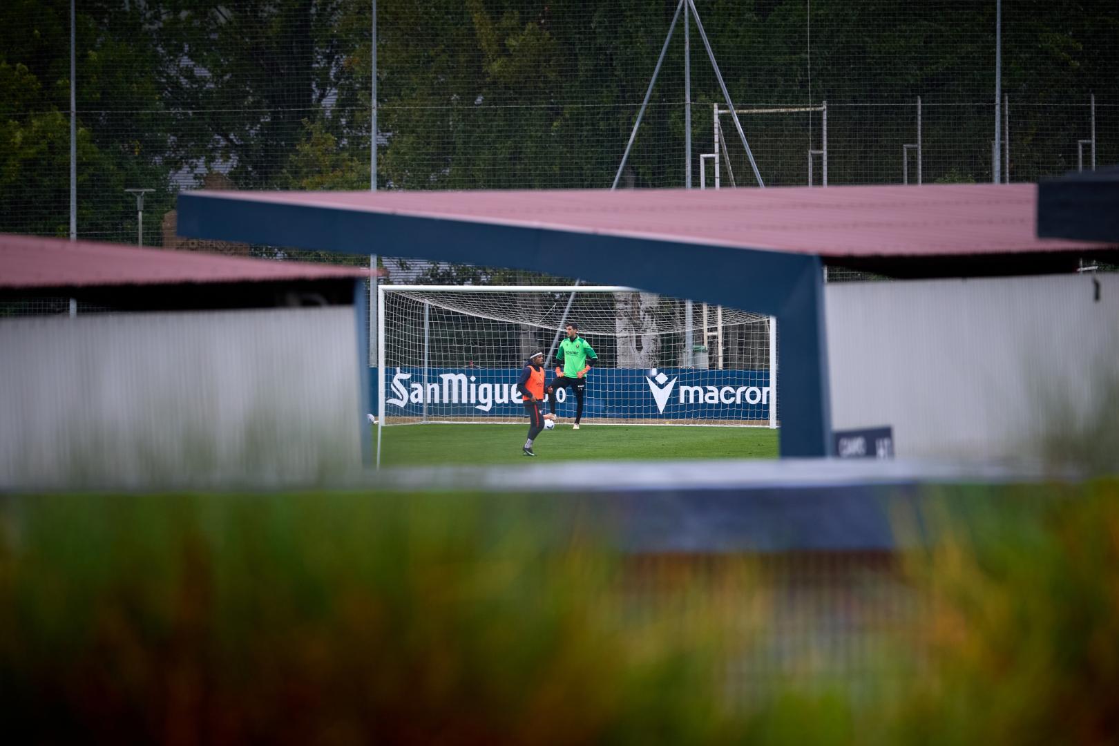 Sergio Herrera y Rosier, en una foto tomada este miércoles desde el exterior de las instalaciones
