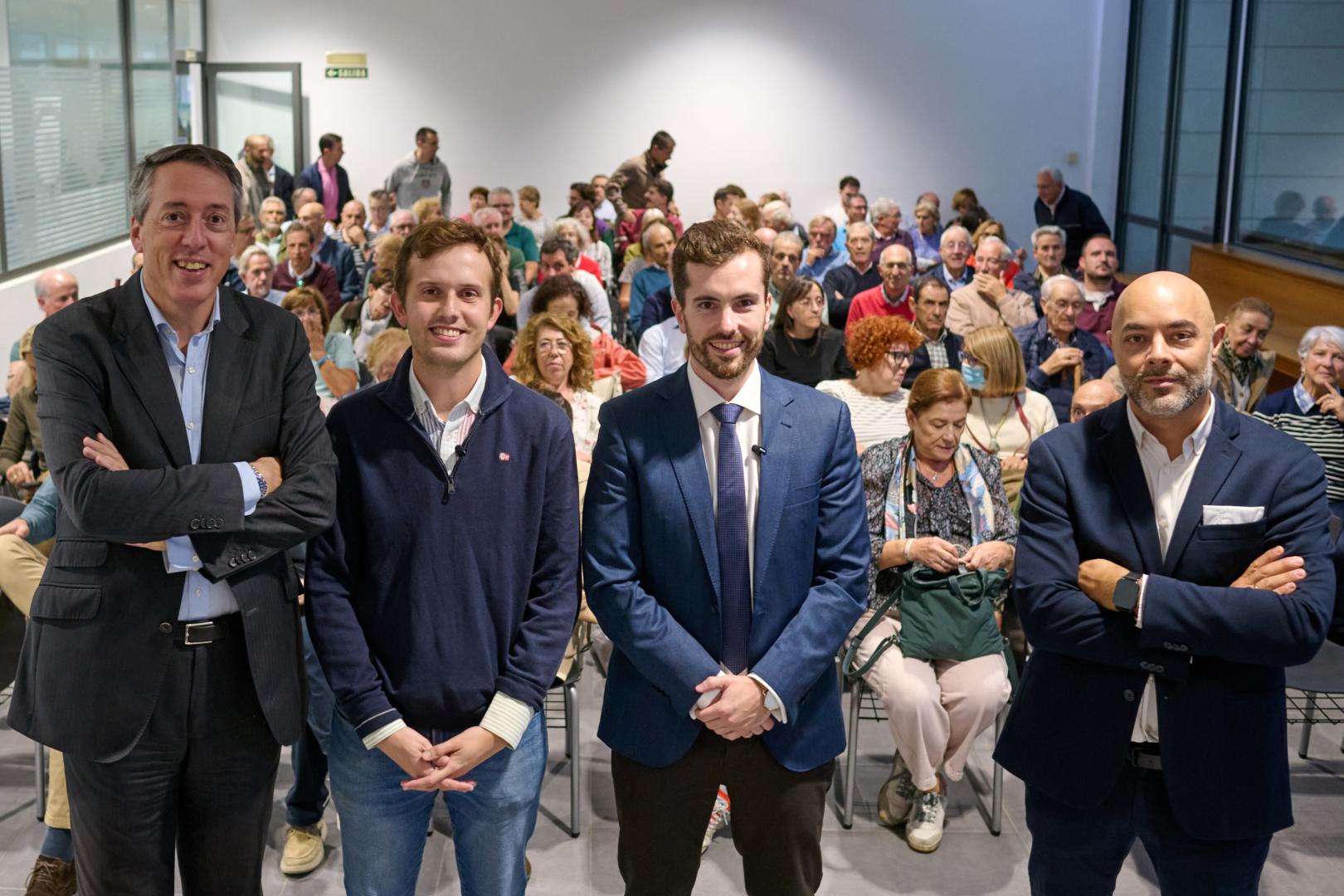 Desde la izquierda: Carlos Andreu, Javier Larequi, David Garciandía e Iñigo González, antes de la conversación en Civivox Iturrama.