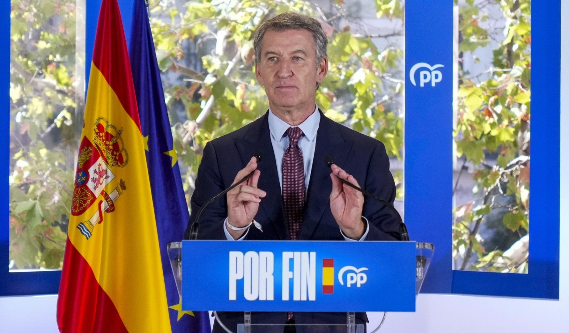 El líder del PP, Alberto Núñez Feijóo, da una rueda de prensa tras la Junta Directiva Nacional del Partido Popular celebrada este jueves en la sede del partido de la calle Génova en Madrid