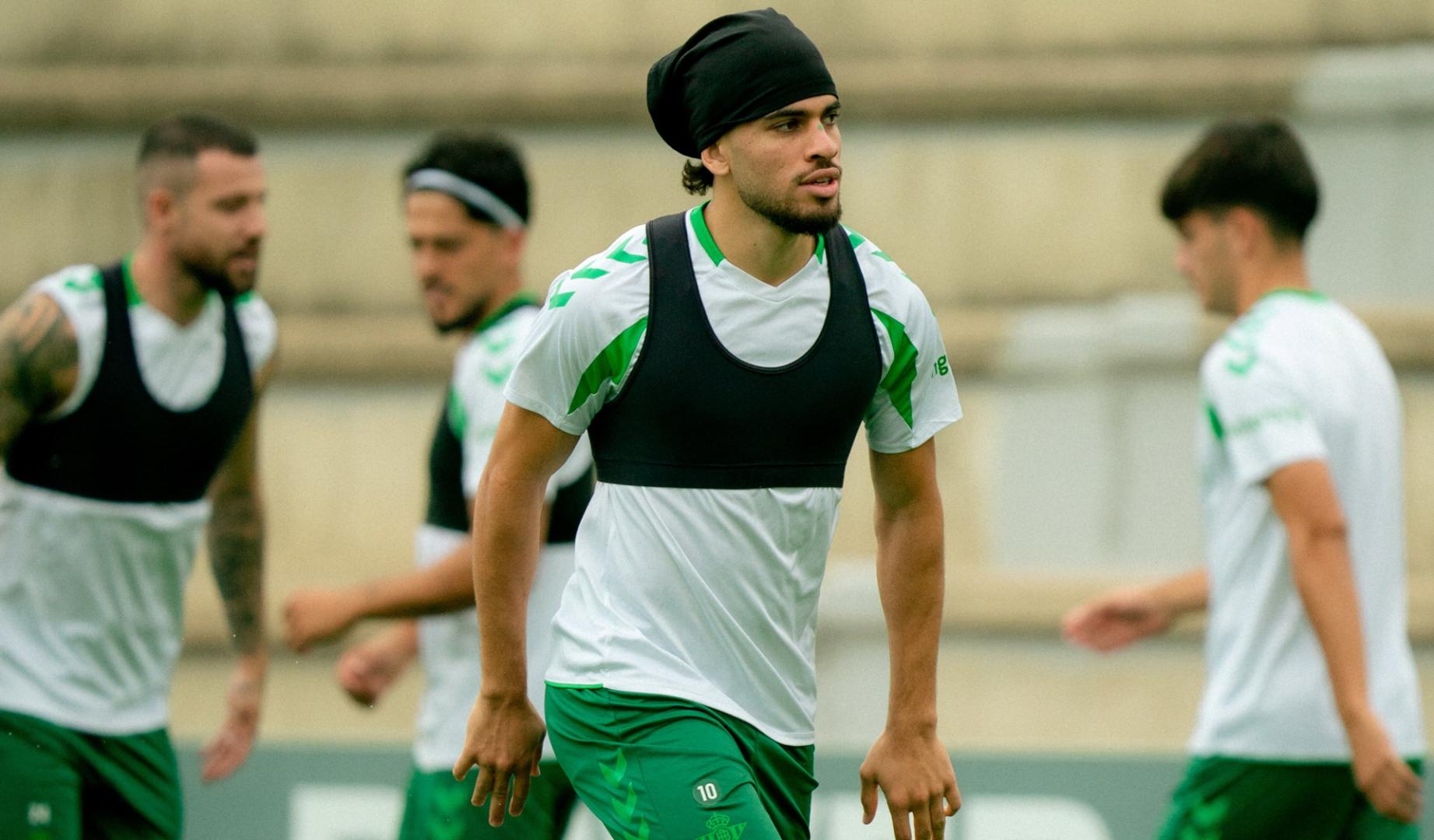 Abde, en un entrenamiento con el Betis