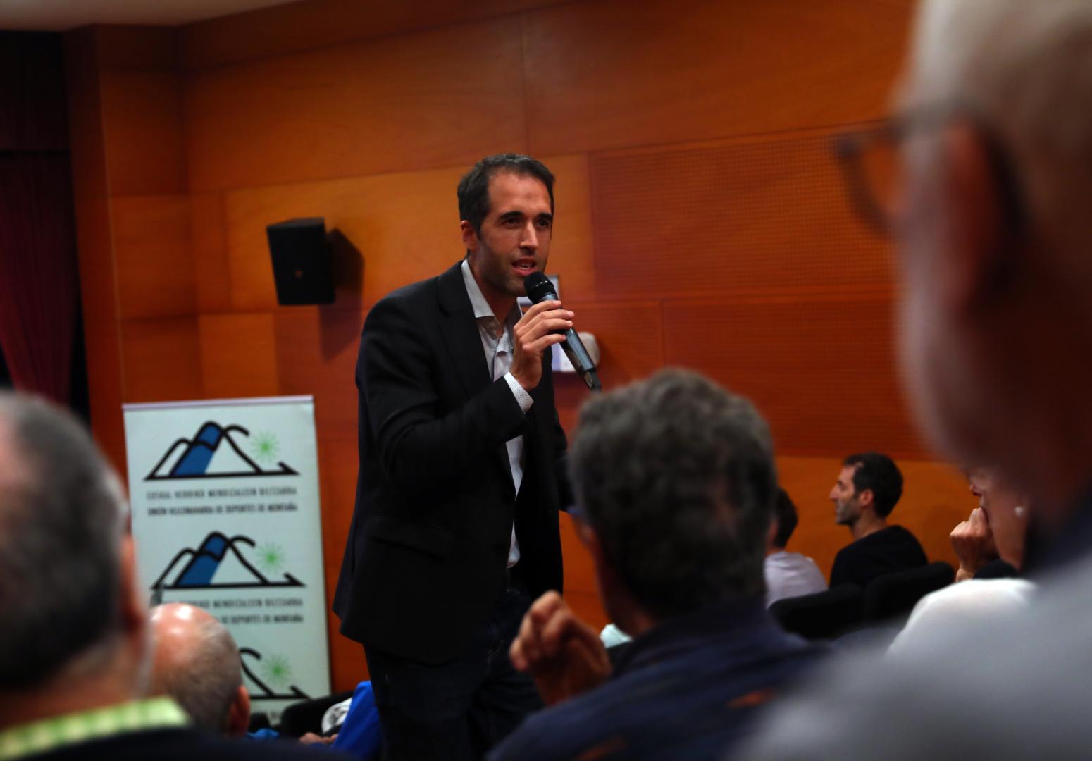Alejandro López Sánchez, montañero, escalador y abogado gallego que ha ofrecido en Pamplona una charla sobre cuestiones legales en torno al mundo de las actividades de montaña