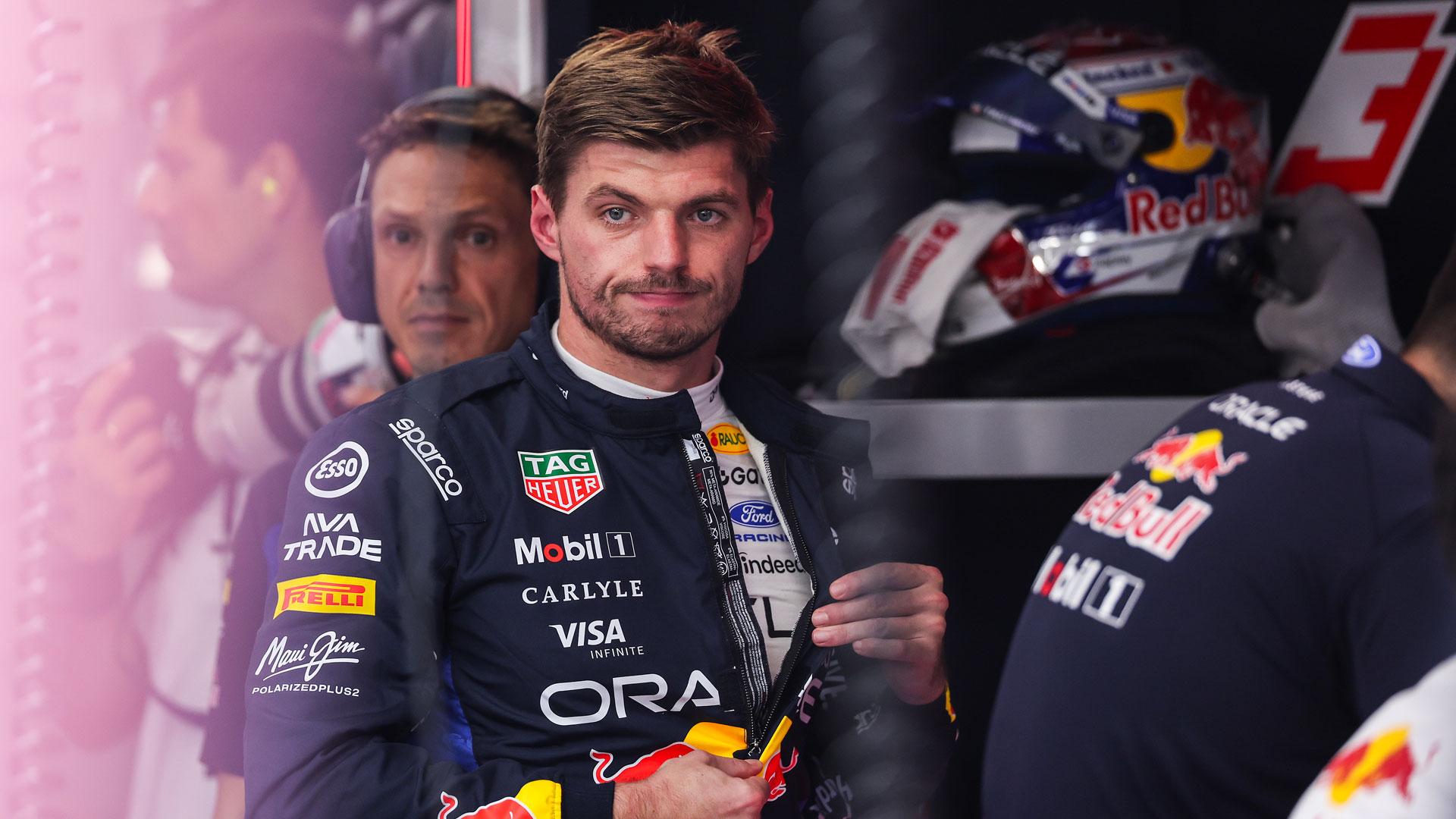 El piloto de Red Bull Racing, Max Verstappen, durante la sesión de entrenamientos libres en el circuito urbano de Marina Bay, en Singapur