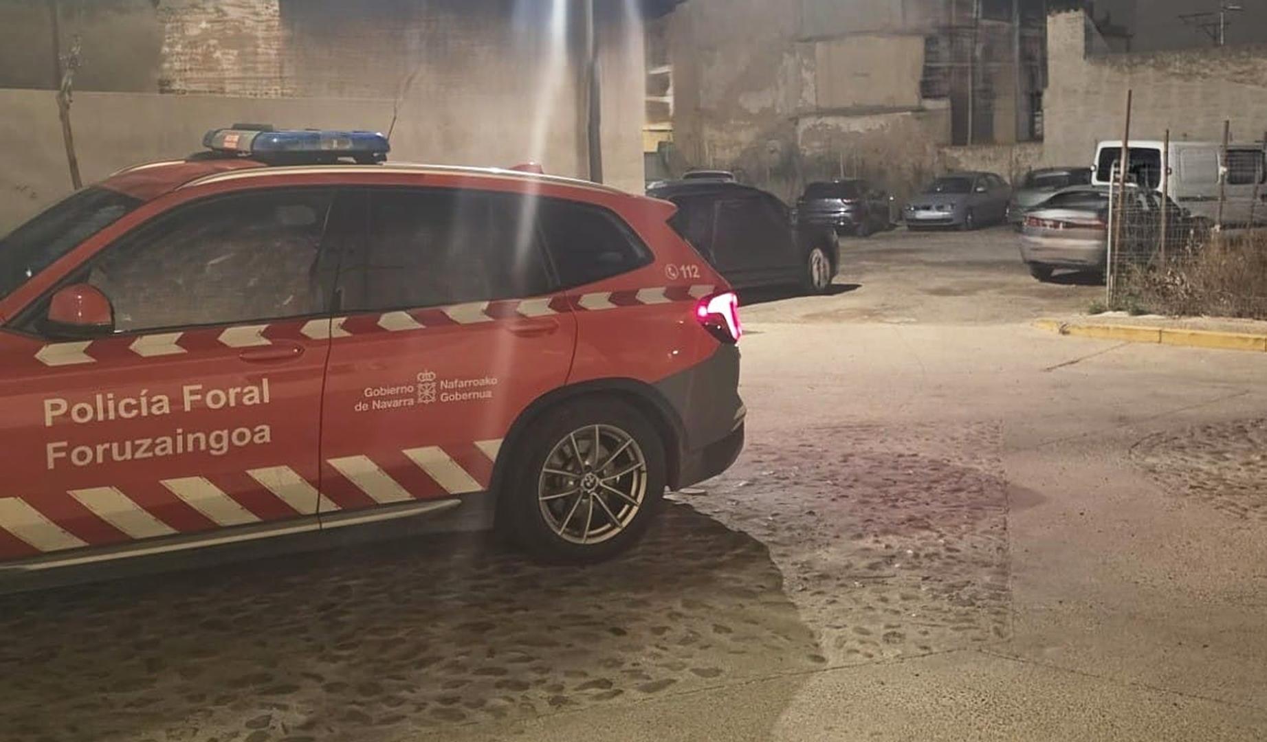 Patrulla de la Policíua Foral durante el control preventivo en Cascante