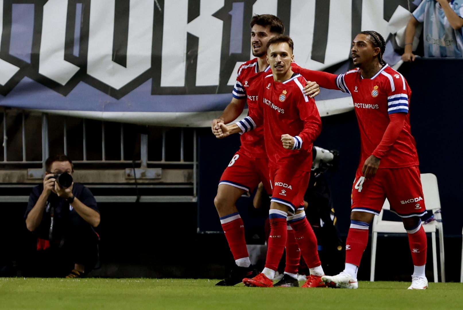 El delantero del Espanyol Bryan Zaragoza celebra tras marcar el 0-1 en La Rosaleda