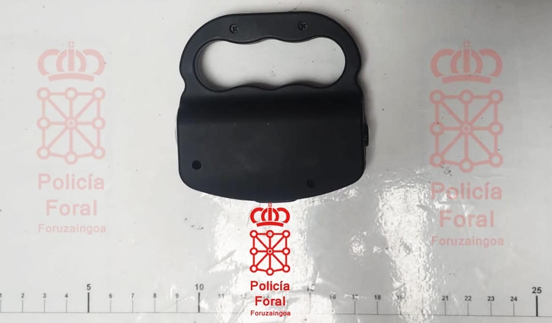 Arma incautada al detenido en Villava