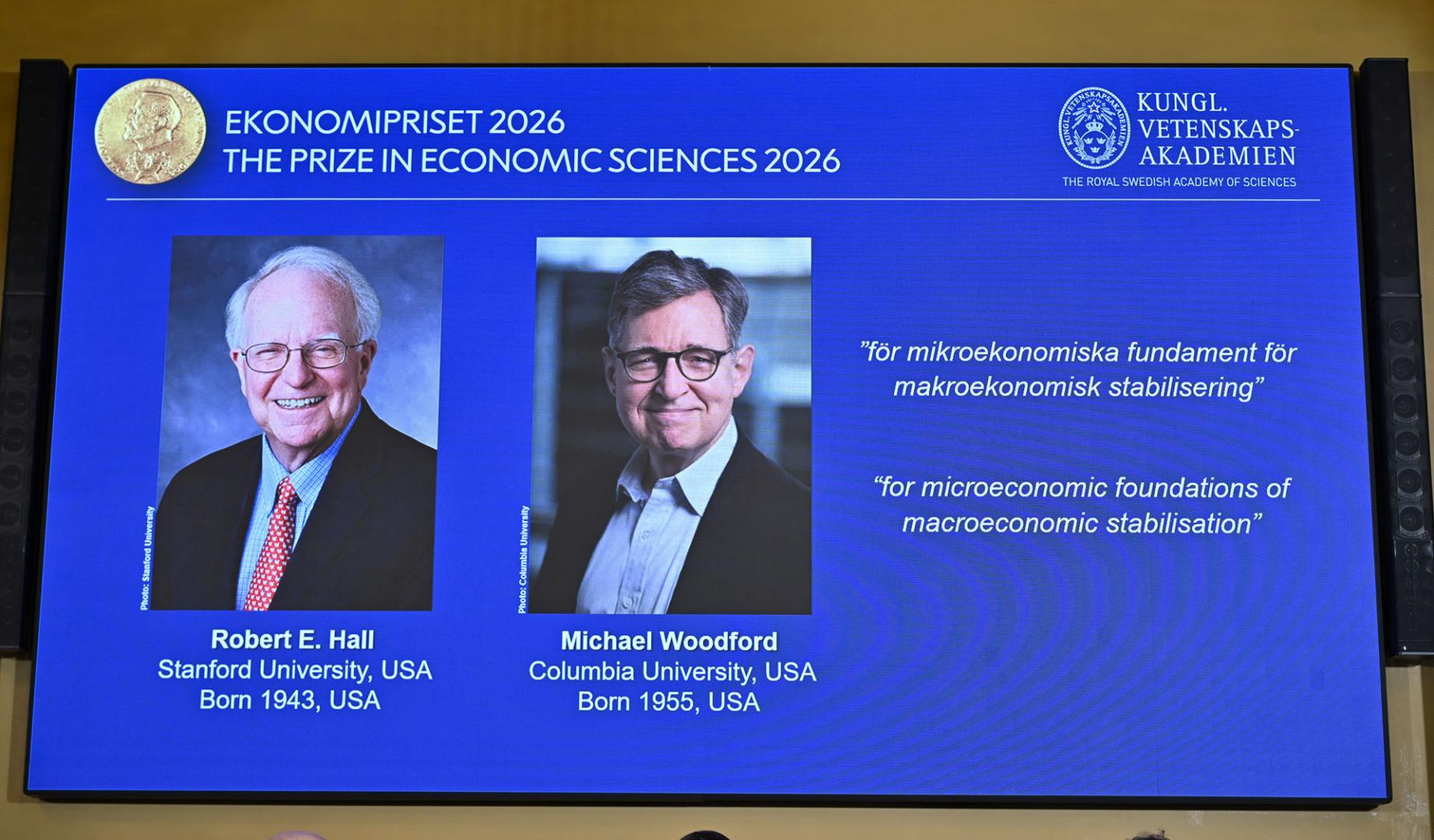 Los economistas Robert E. Hall (izquierda) y Michael Woodford (derecha)