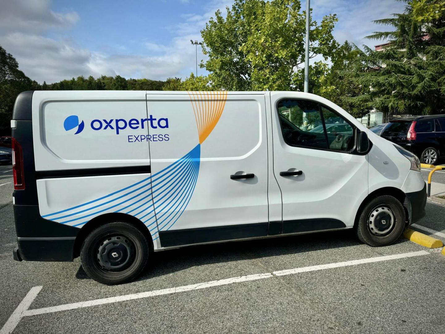 Furgoneta de Oxperta Pamplona