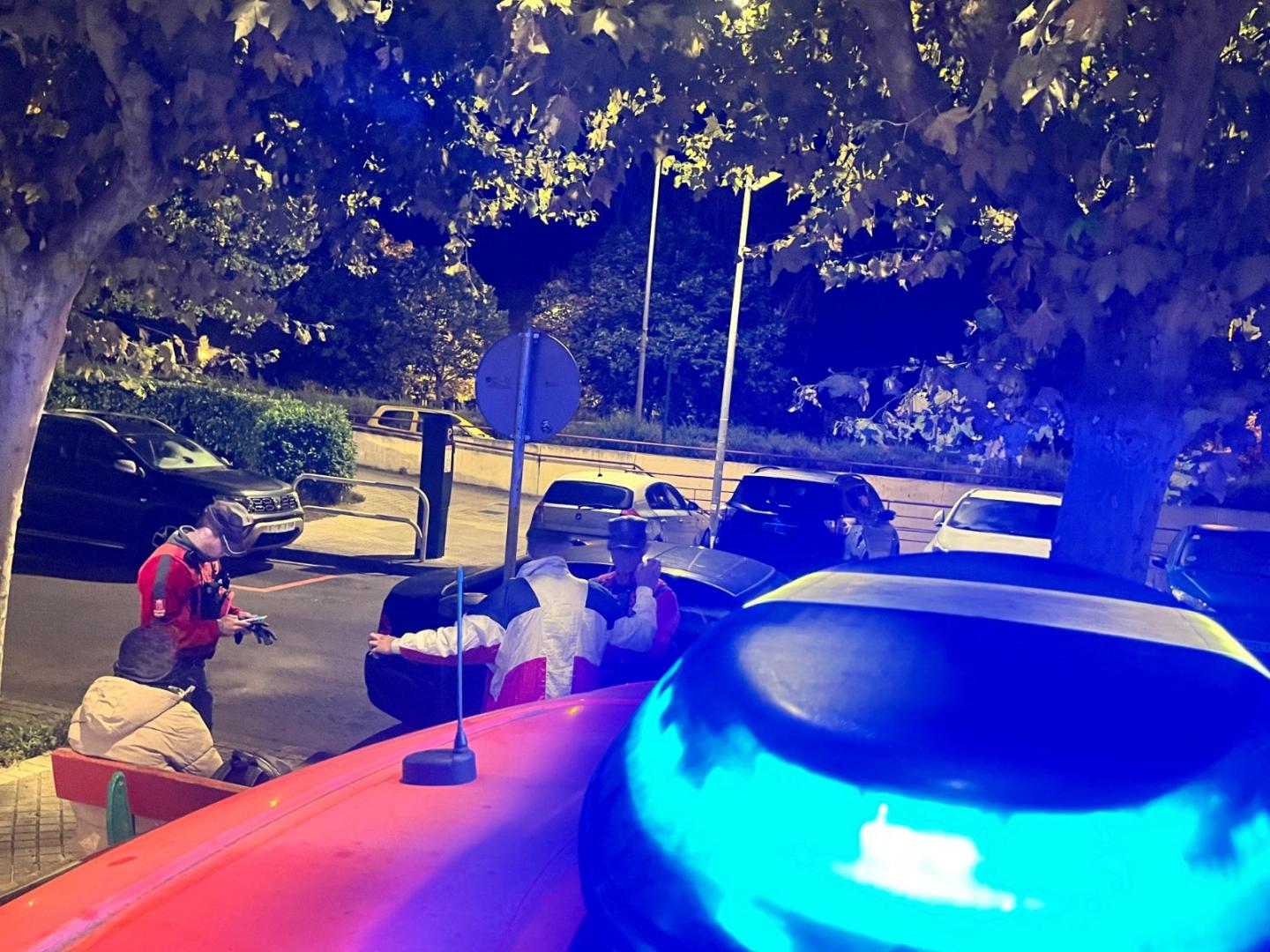 Momento de las identificaciones y posterior detención de un varón por tráfico de drogas en el barrio de San Jorge